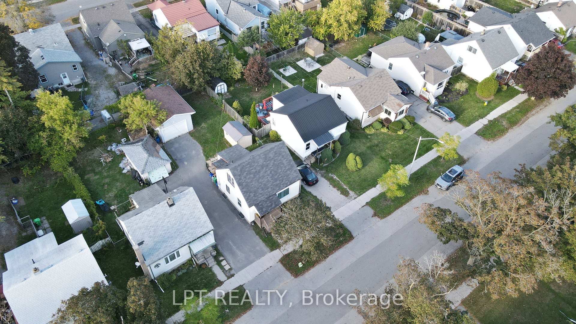 Photo 2 of 772 Duffus Street, Peterborough, Otonabee Ward 1 — HOMEH