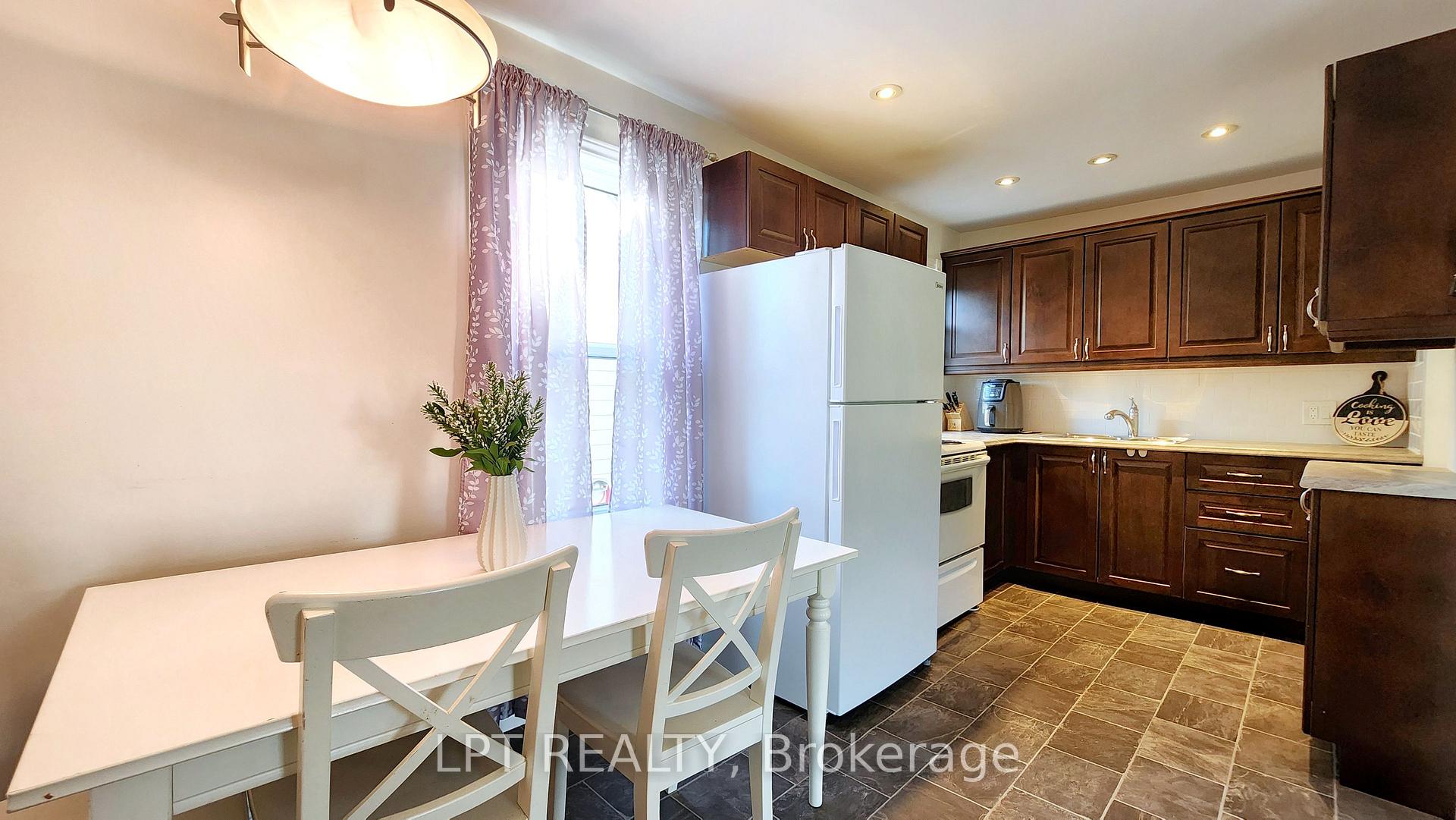 Photo 5 of 772 Duffus Street, Peterborough, Otonabee Ward 1 — HOMEH