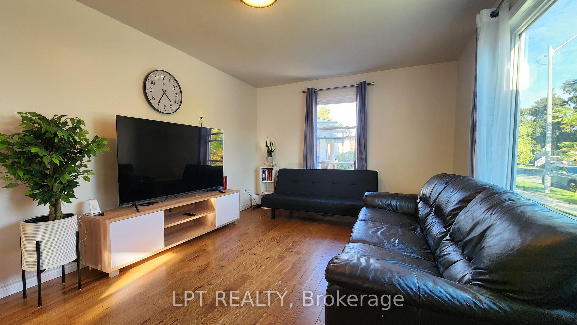 Photo 8 of 772 Duffus Street, Peterborough, Otonabee Ward 1 — HOMEH