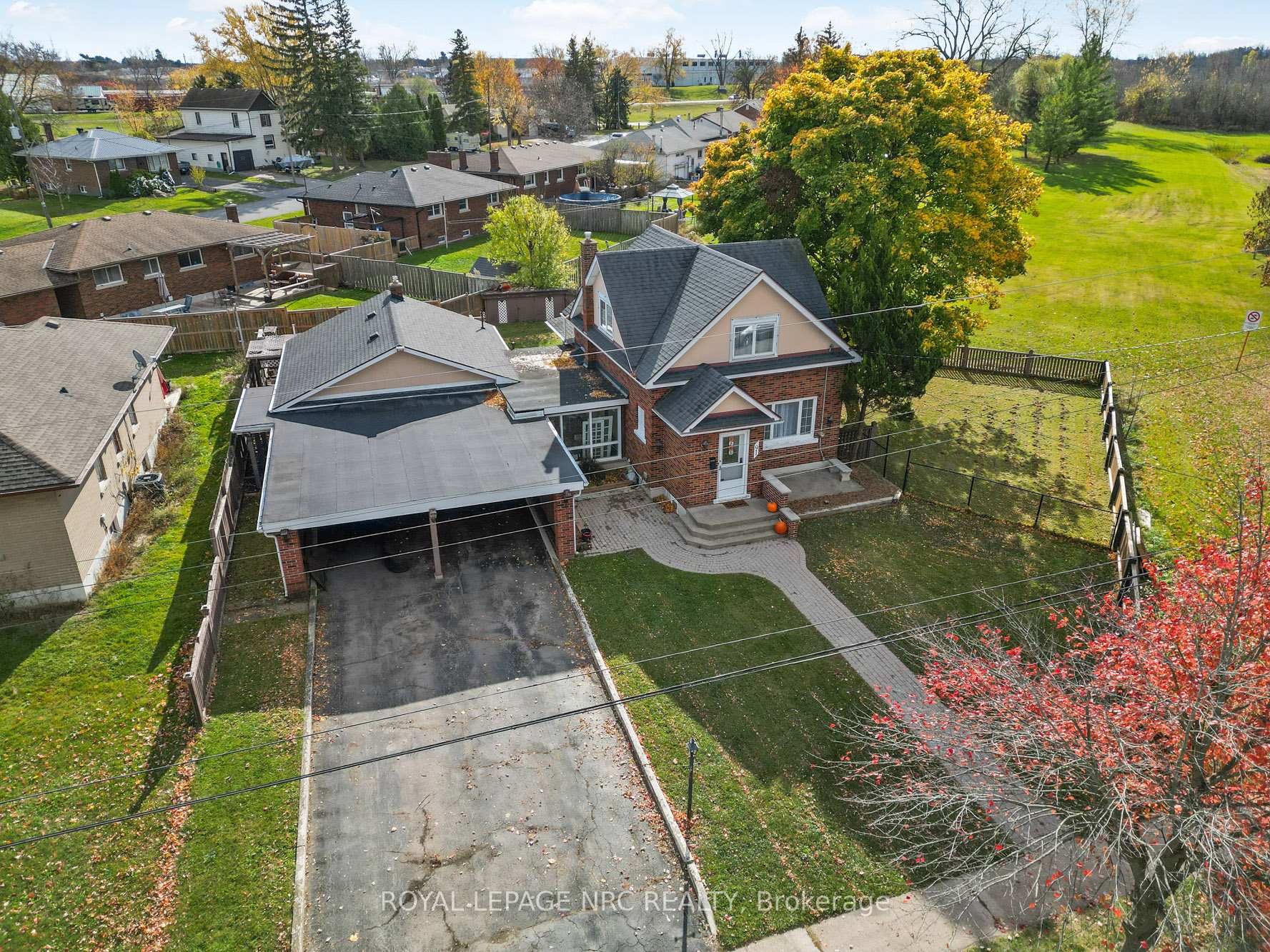 Photo 2 of 91 Saint George Street, Welland, Broadway — HOMEH