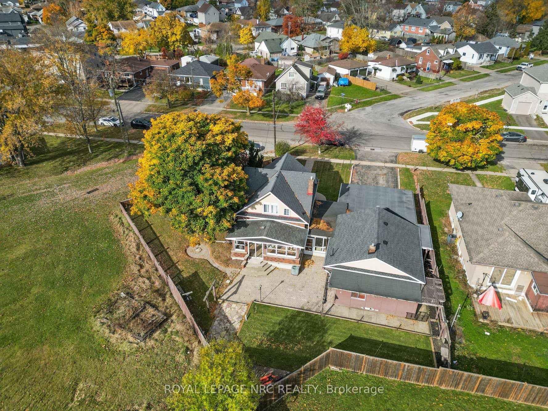 Photo 5 of 91 Saint George Street, Welland, Broadway — HOMEH
