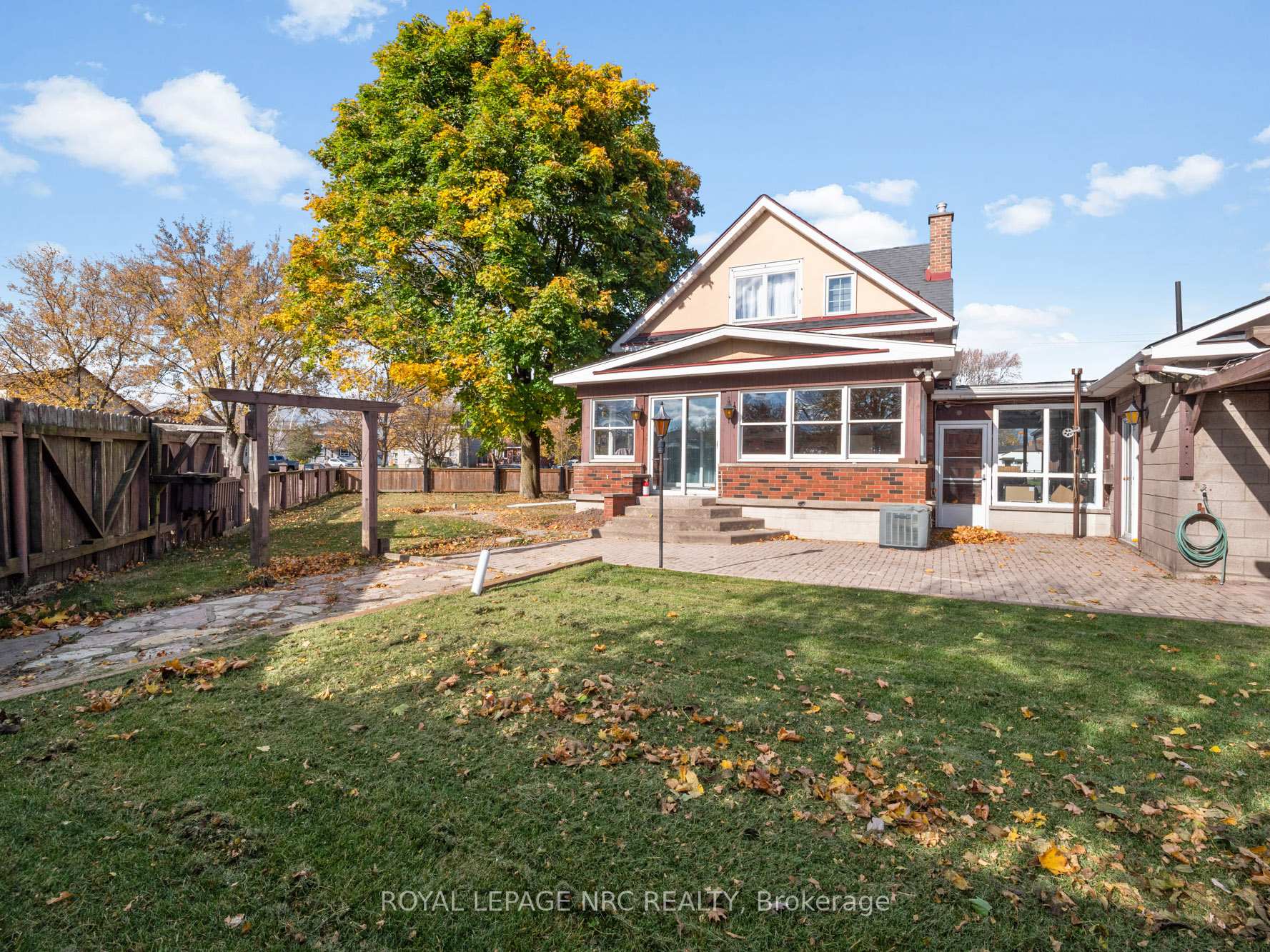 Photo 7 of 91 Saint George Street, Welland, Broadway — HOMEH