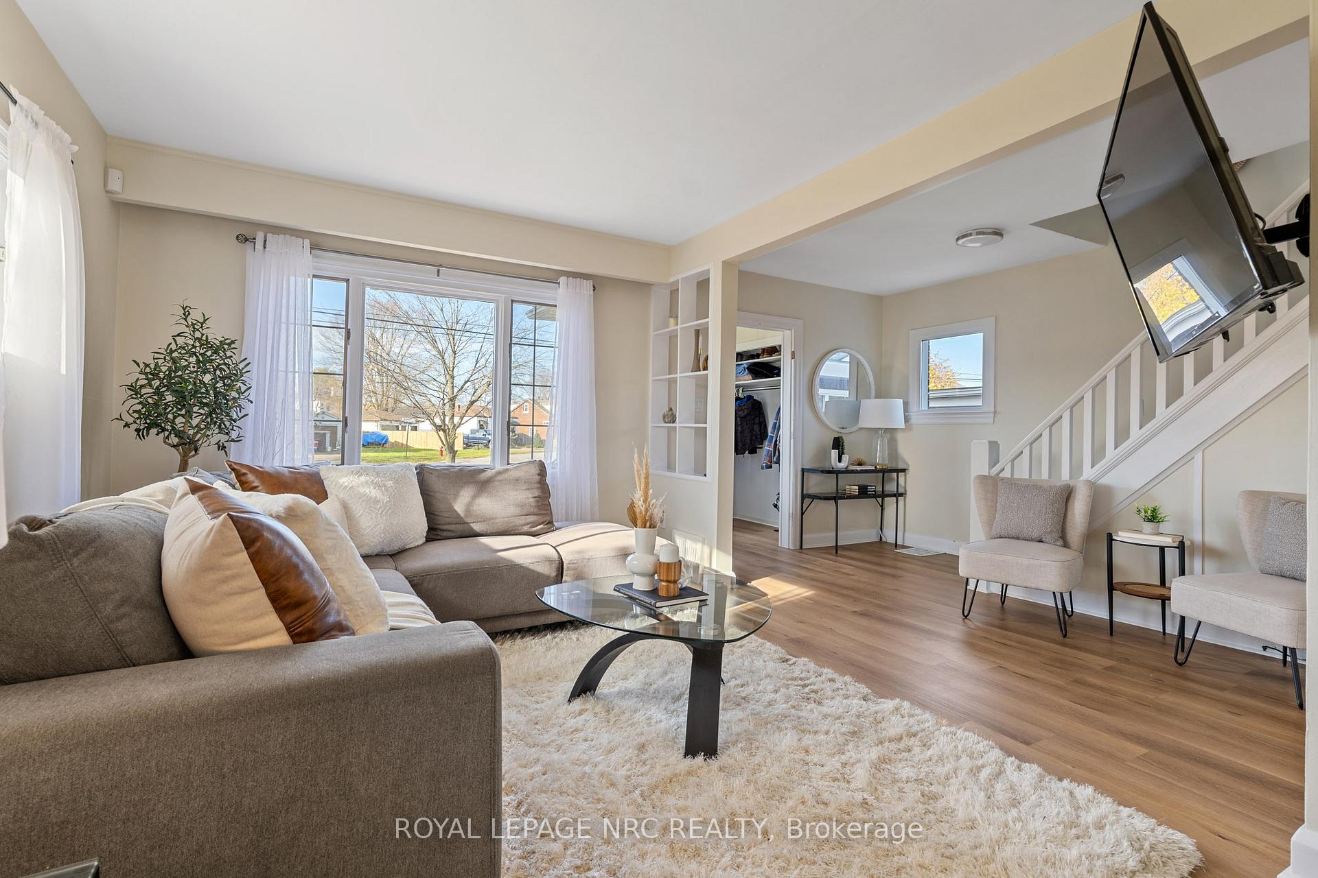Photo 12 of 91 Saint George Street, Welland, Broadway — HOMEH