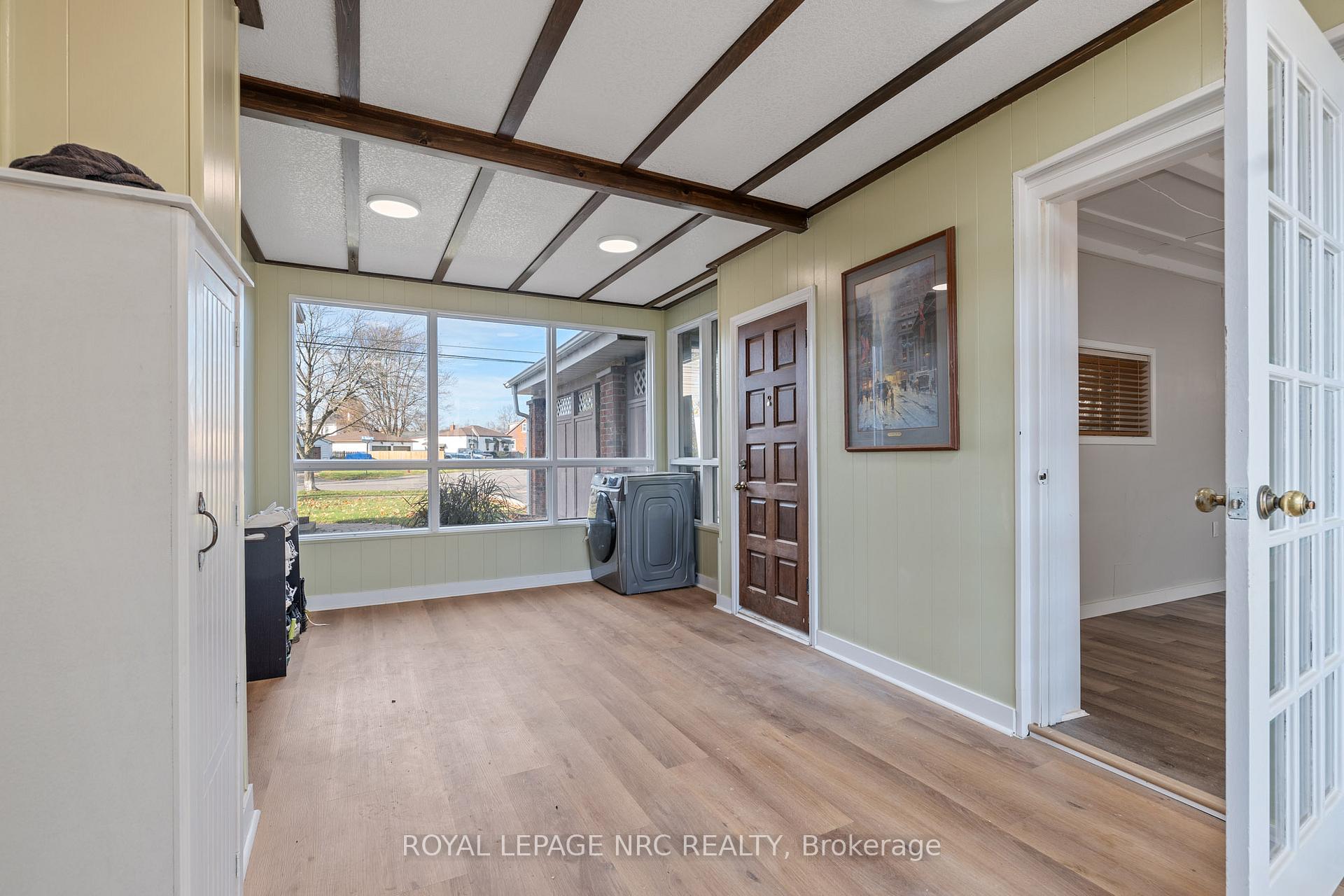 Photo 22 of 91 Saint George Street, Welland, Broadway — HOMEH