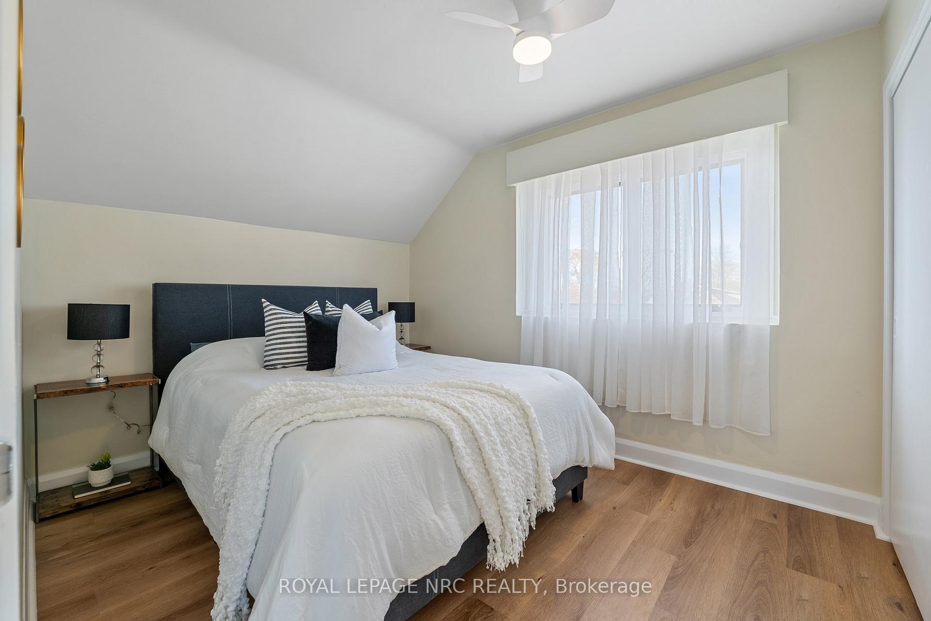 Photo 27 of 91 Saint George Street, Welland, Broadway — HOMEH
