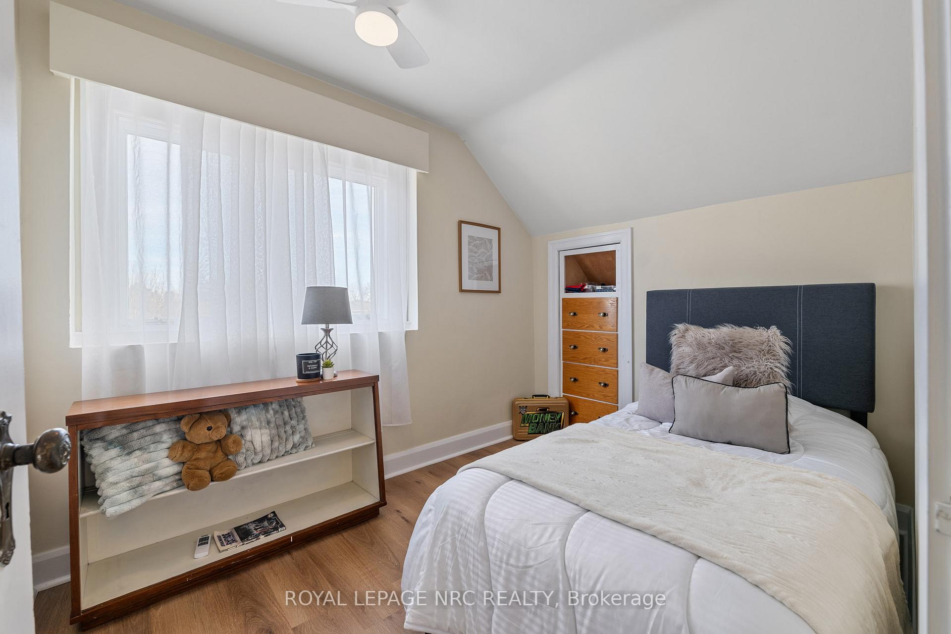 Photo 29 of 91 Saint George Street, Welland, Broadway — HOMEH