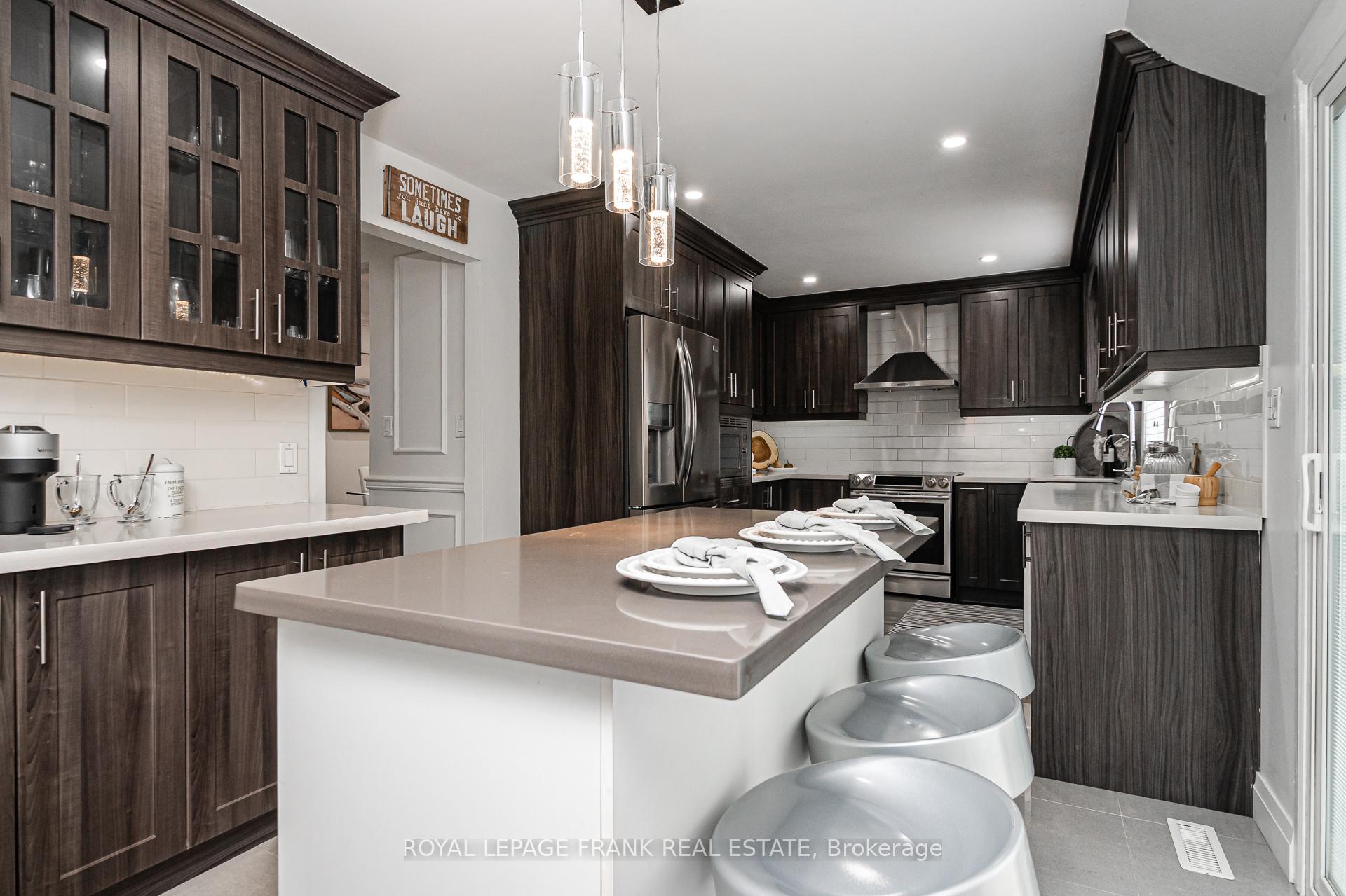 Photo 4 of 750 Pascoe Court, Oshawa, Pinecrest — HOMEH