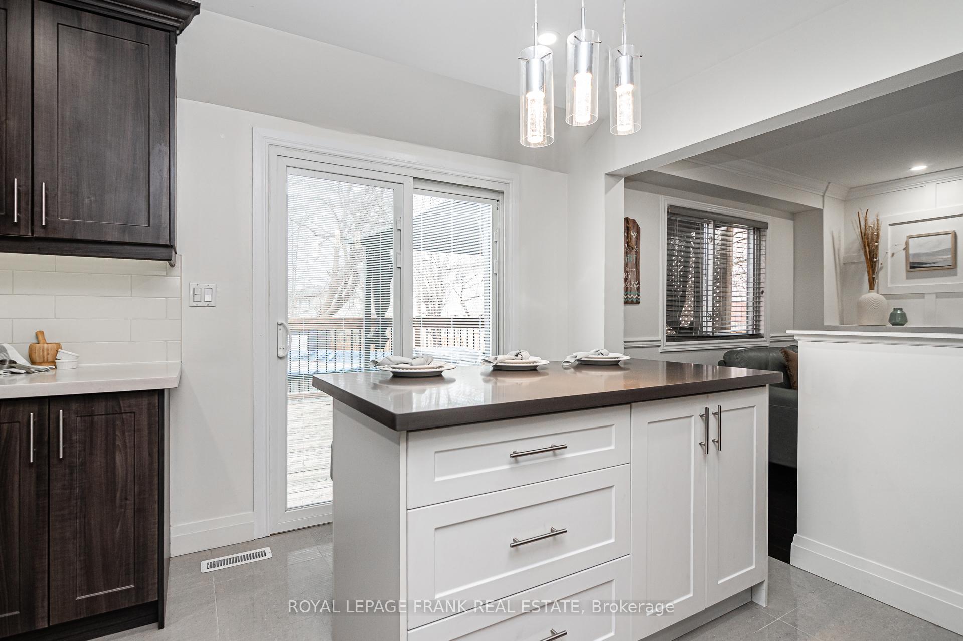 Photo 5 of 750 Pascoe Court, Oshawa, Pinecrest — HOMEH