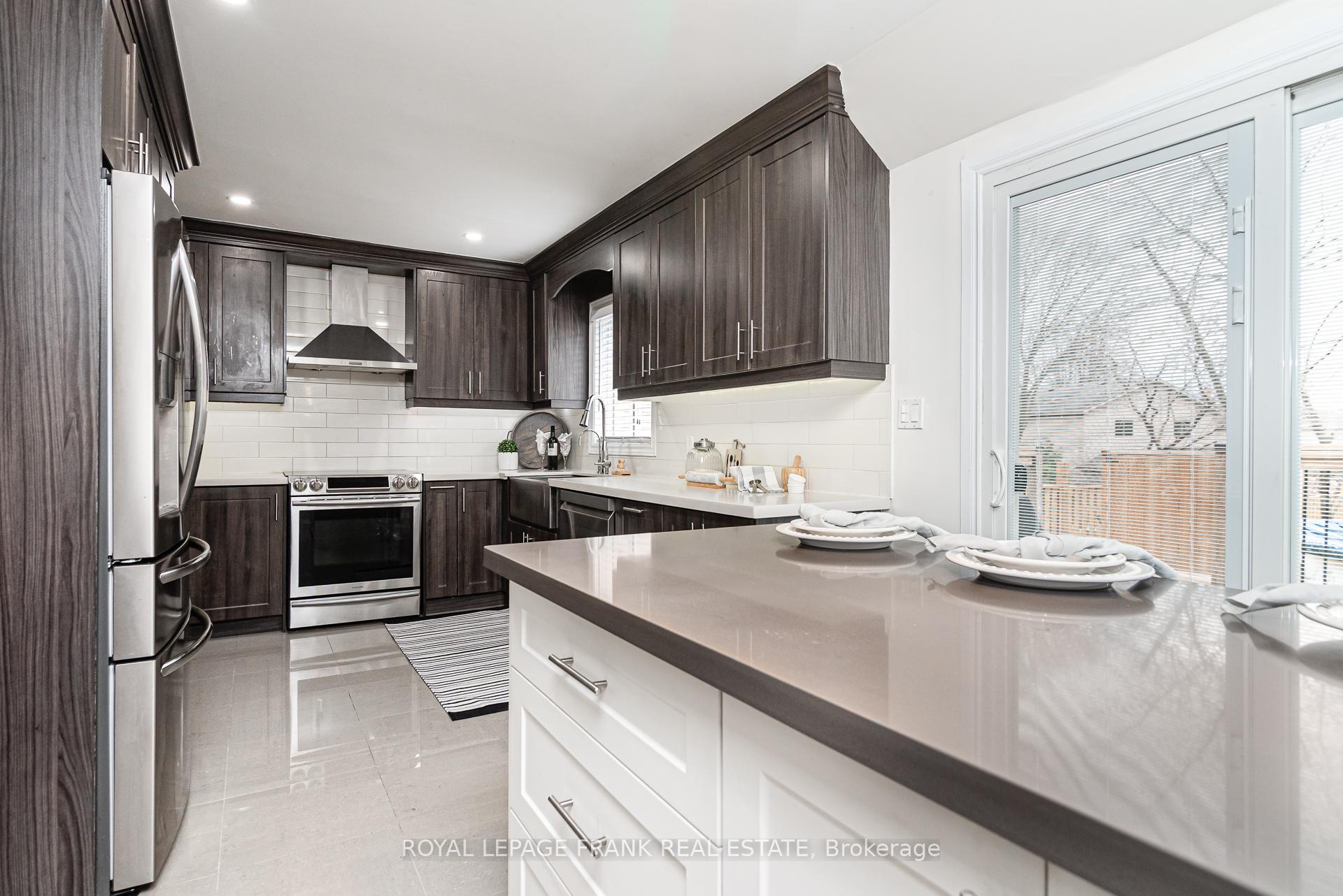 Photo 7 of 750 Pascoe Court, Oshawa, Pinecrest — HOMEH