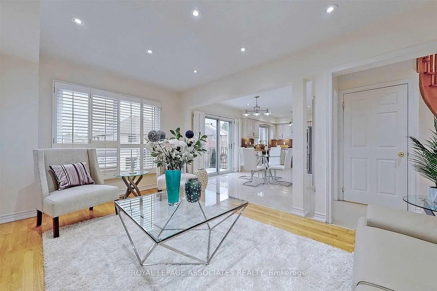 Photo 3 of Unit UPPER, 44 Alpine Crescent, Richmond Hill, Rouge Woods — HOMEH
