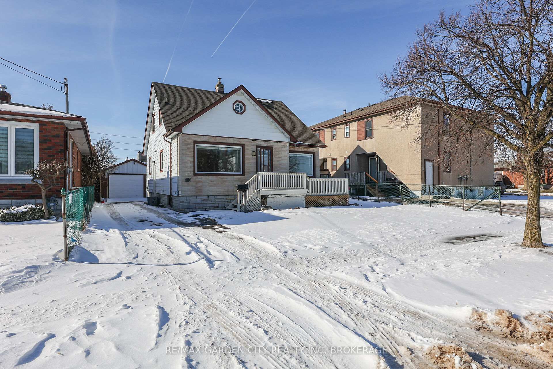 Photo 2 of 133 Lyons Avenue, Welland, Lincoln/Crowland — HOMEH