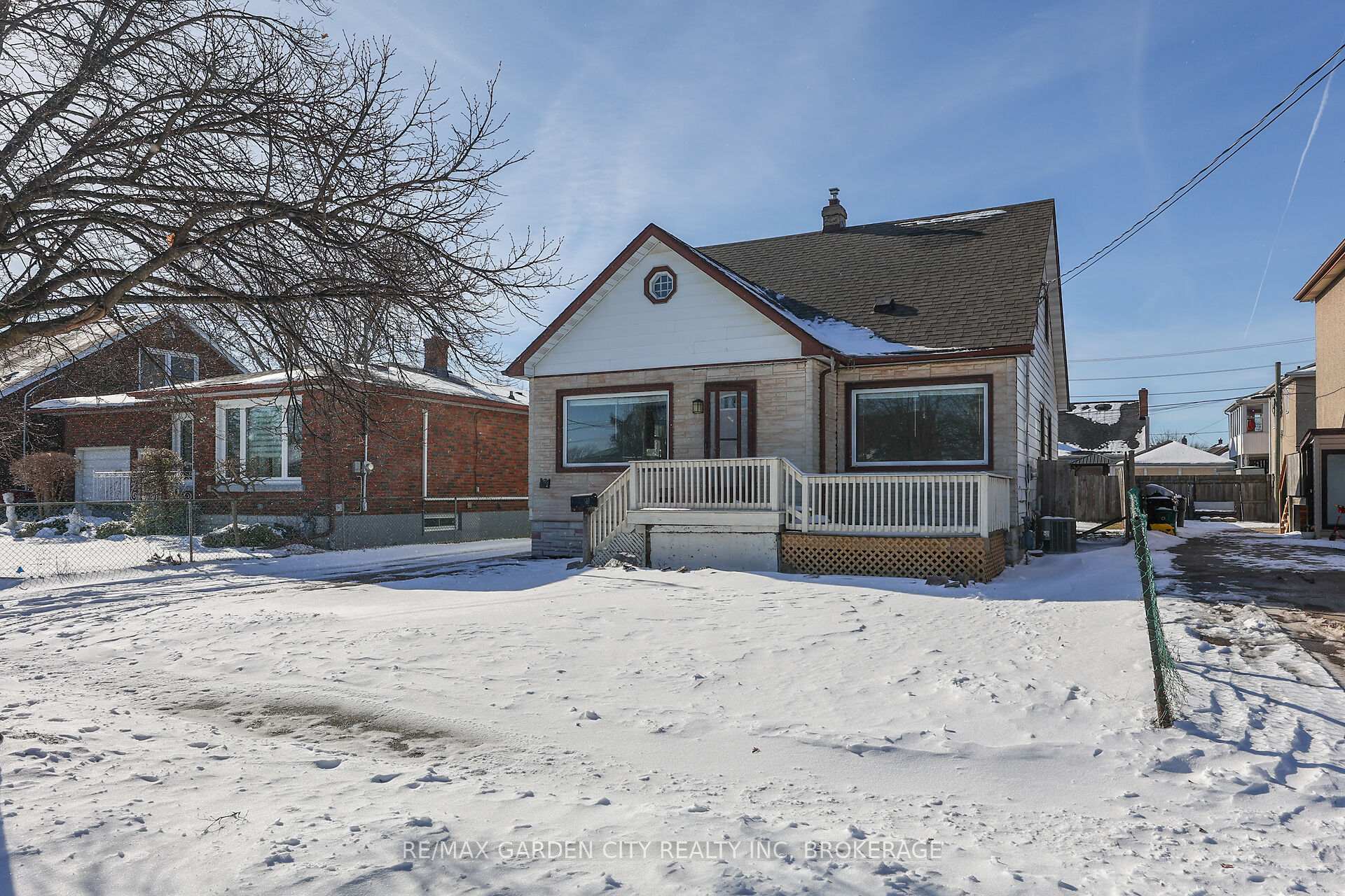 Photo 3 of 133 Lyons Avenue, Welland, Lincoln/Crowland — HOMEH