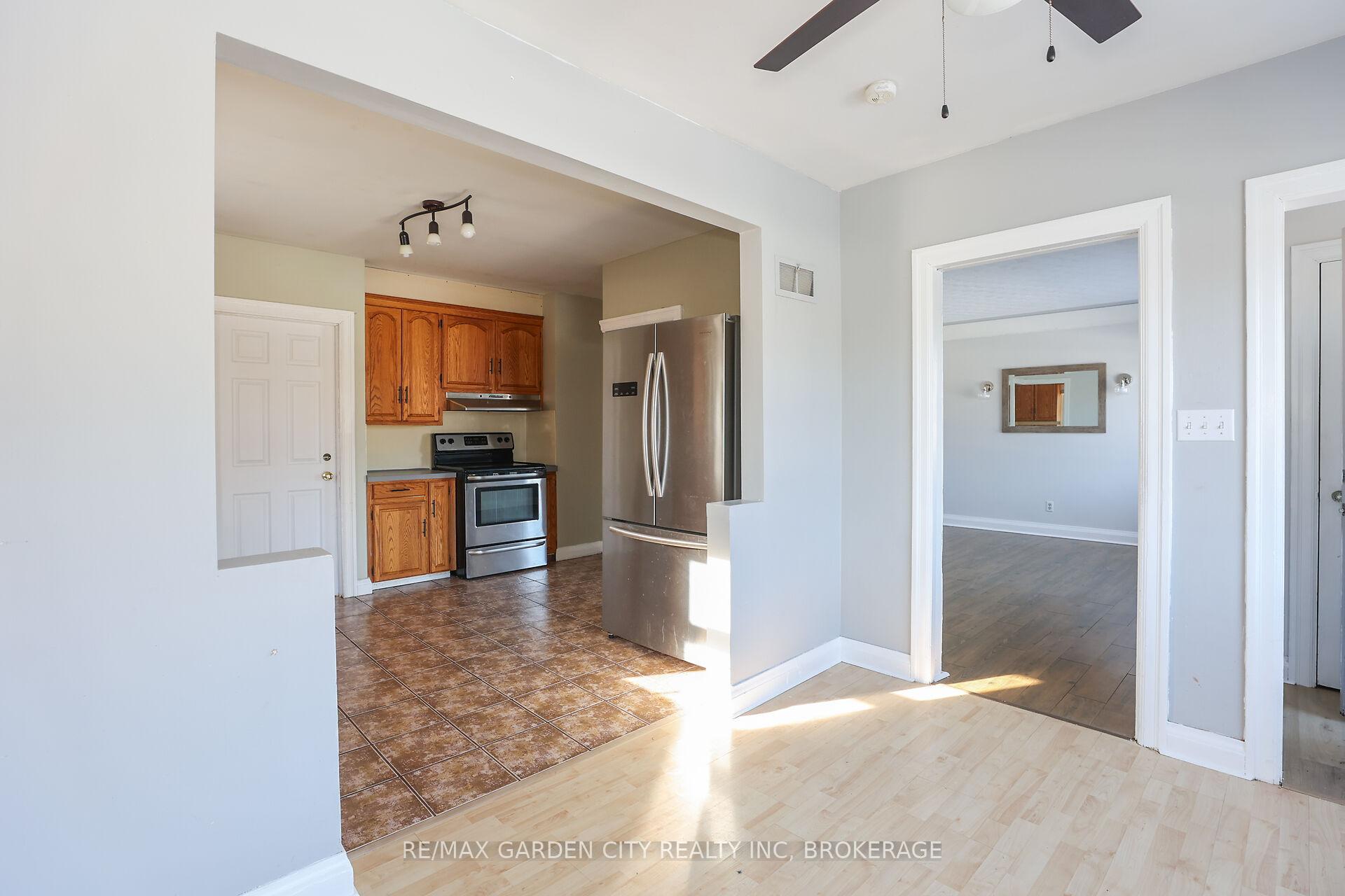 Photo 6 of 133 Lyons Avenue, Welland, Lincoln/Crowland — HOMEH