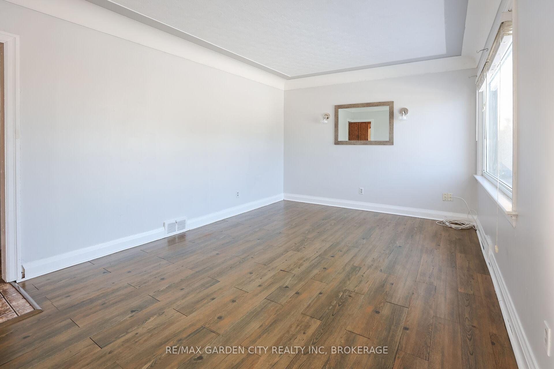 Photo 10 of 133 Lyons Avenue, Welland, Lincoln/Crowland — HOMEH