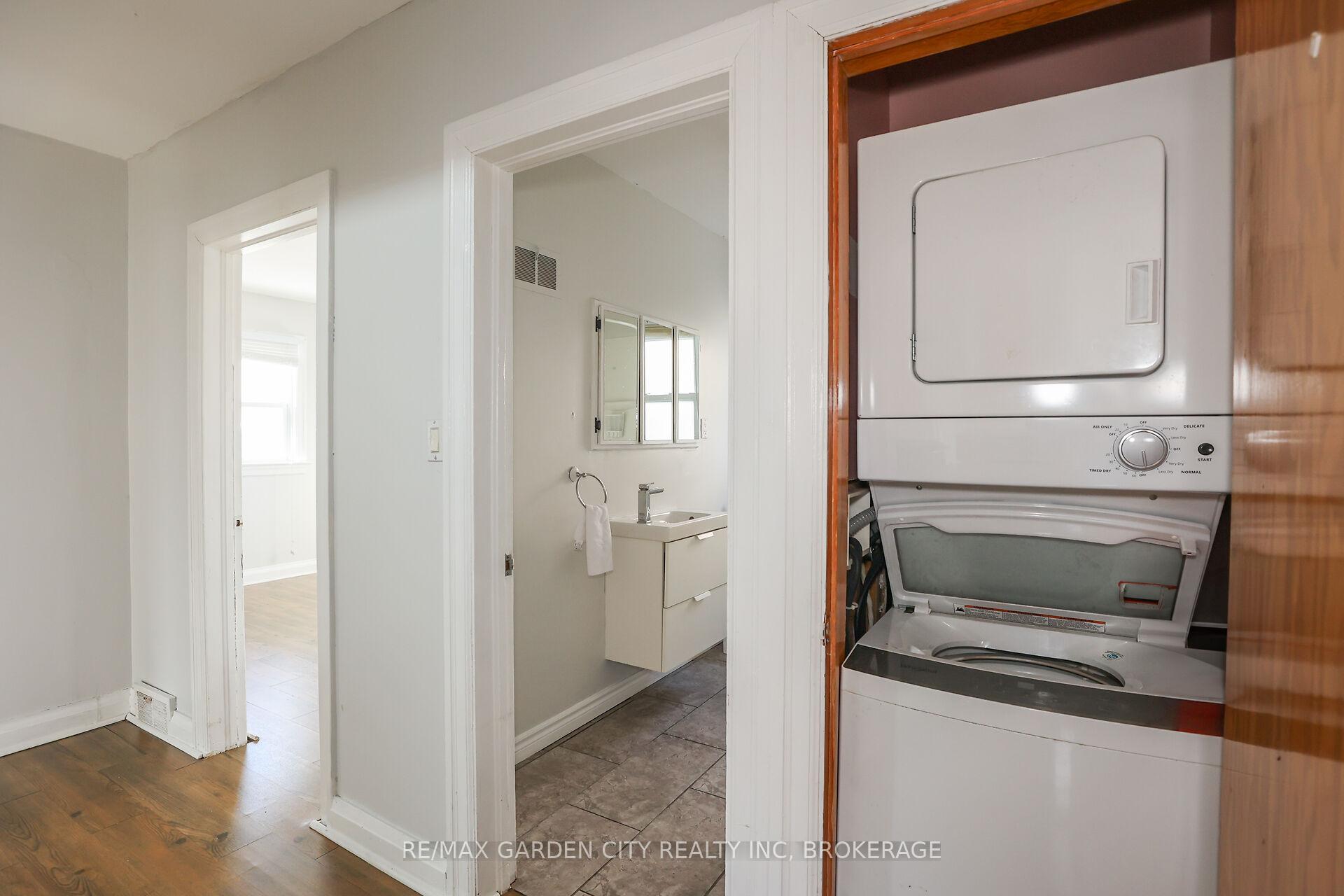 Photo 12 of 133 Lyons Avenue, Welland, Lincoln/Crowland — HOMEH