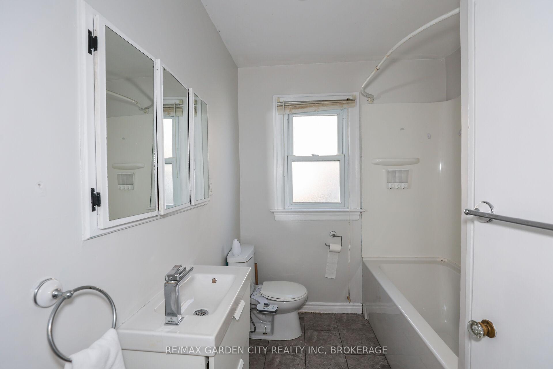 Photo 13 of 133 Lyons Avenue, Welland, Lincoln/Crowland — HOMEH