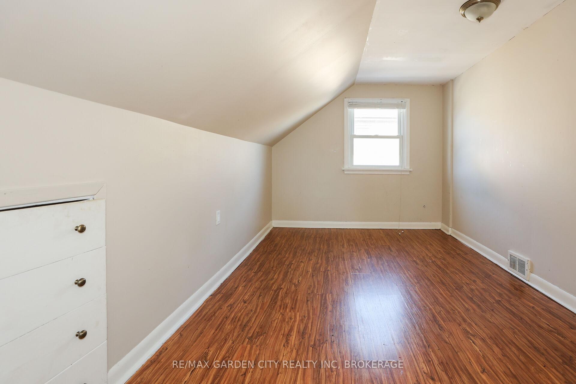 Photo 20 of 133 Lyons Avenue, Welland, Lincoln/Crowland — HOMEH