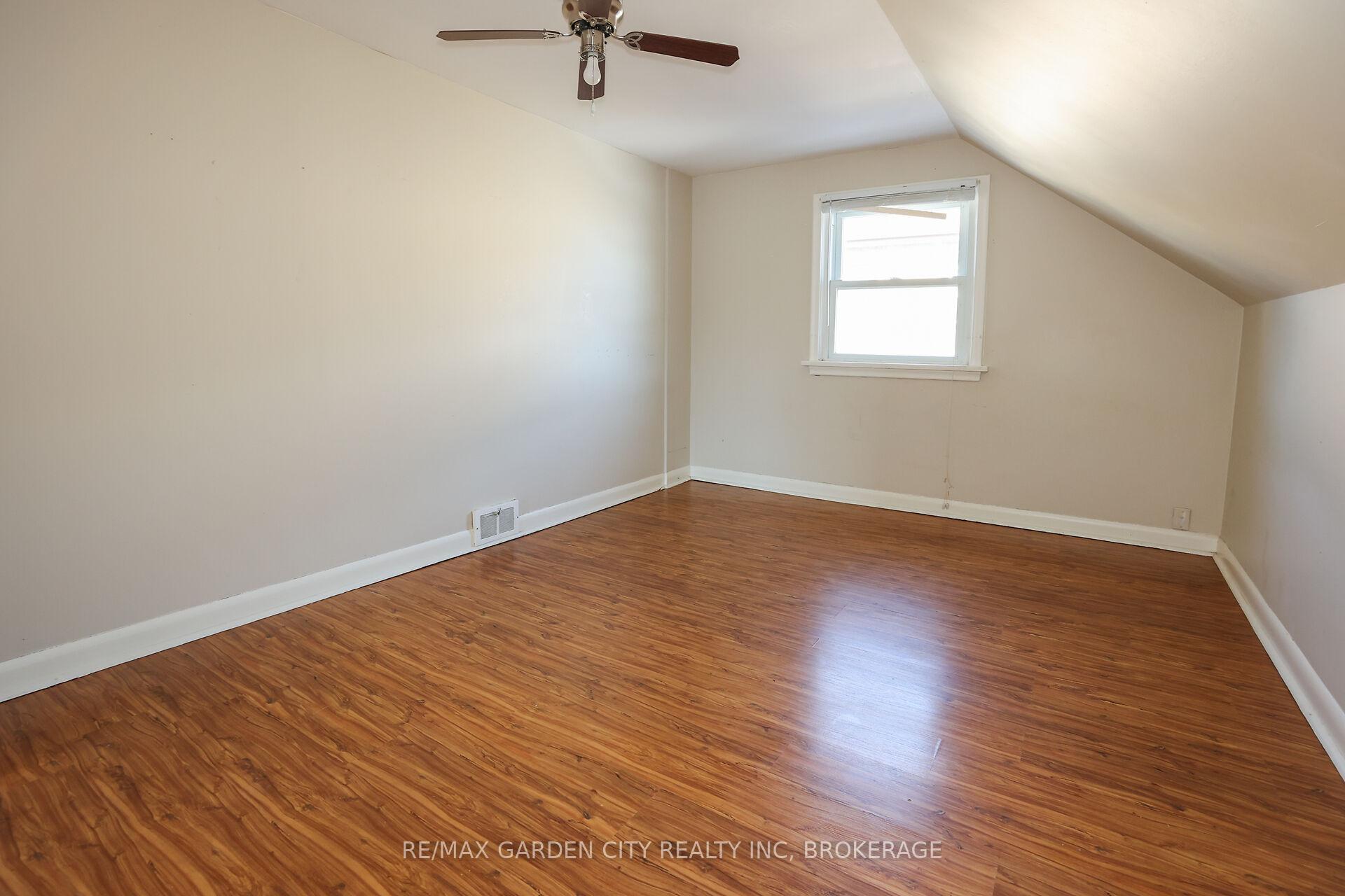 Photo 24 of 133 Lyons Avenue, Welland, Lincoln/Crowland — HOMEH