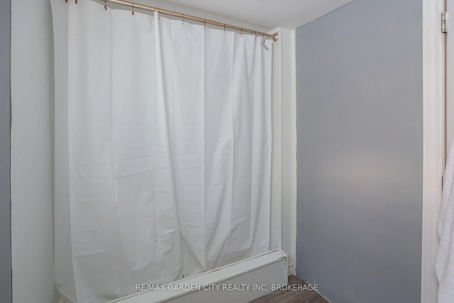 Photo 33 of 133 Lyons Avenue, Welland, Lincoln/Crowland — HOMEH