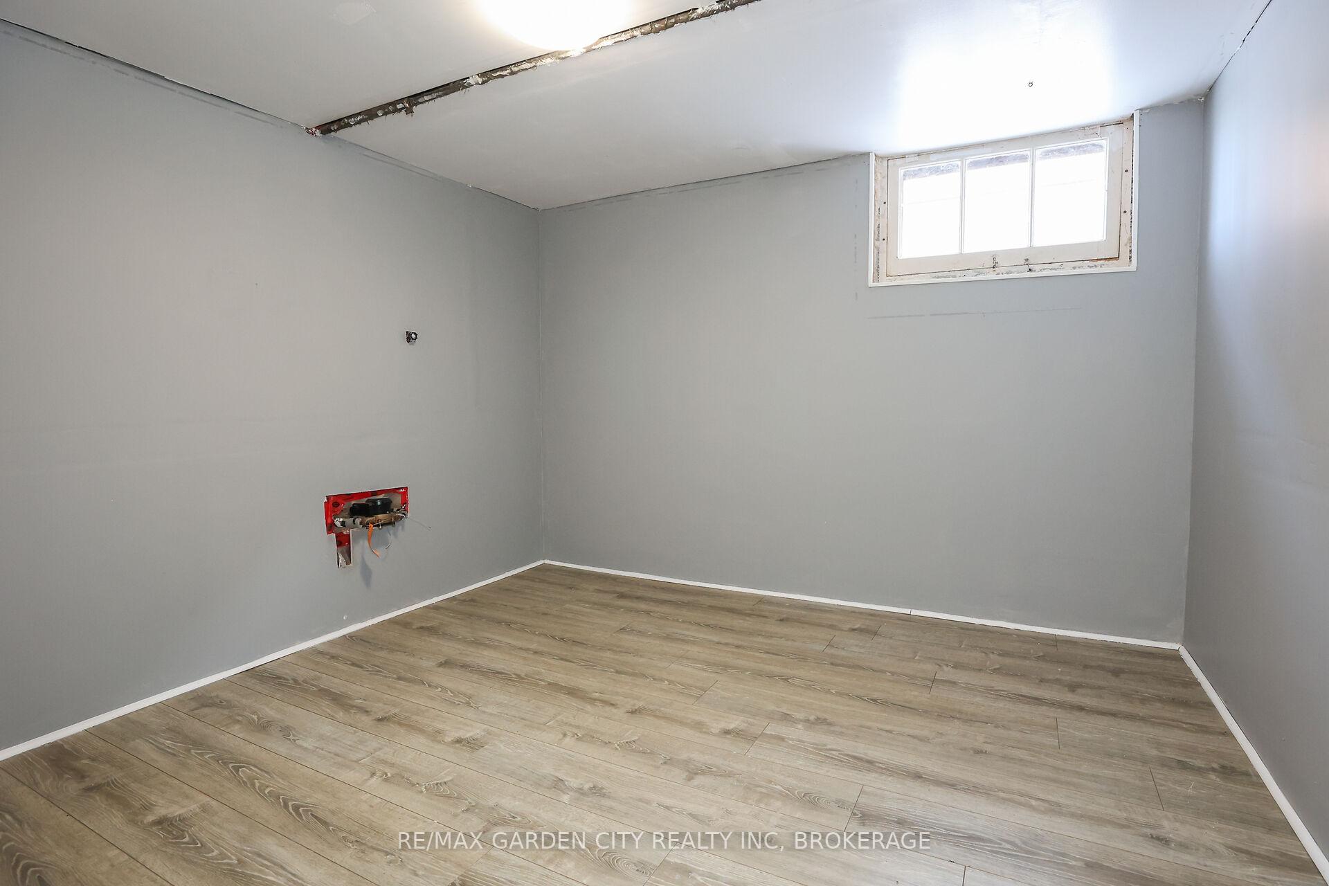 Photo 35 of 133 Lyons Avenue, Welland, Lincoln/Crowland — HOMEH