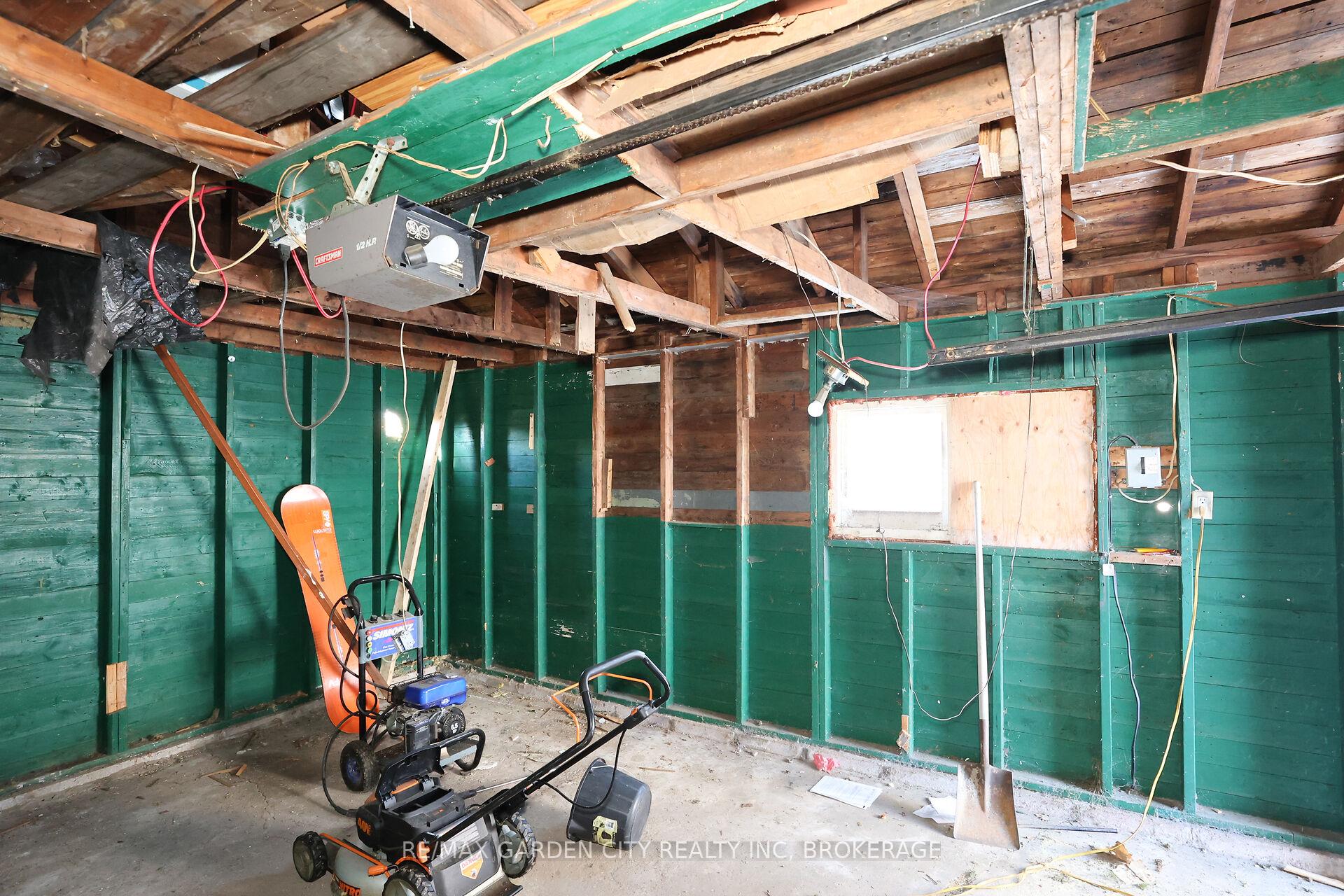 Photo 40 of 133 Lyons Avenue, Welland, Lincoln/Crowland — HOMEH
