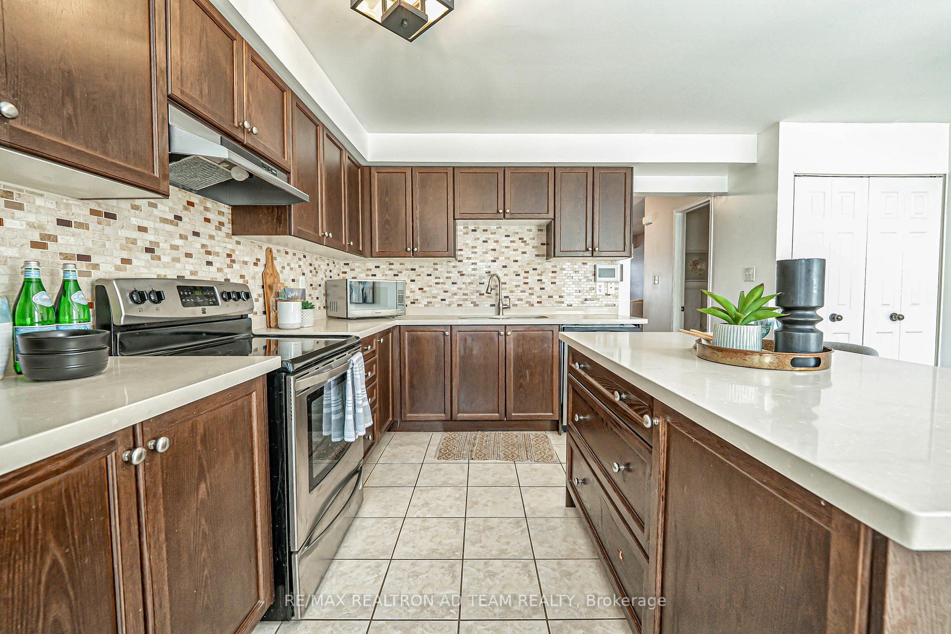 Photo 17 of 21 Pendrill Way, Ajax, Central East — HOMEH