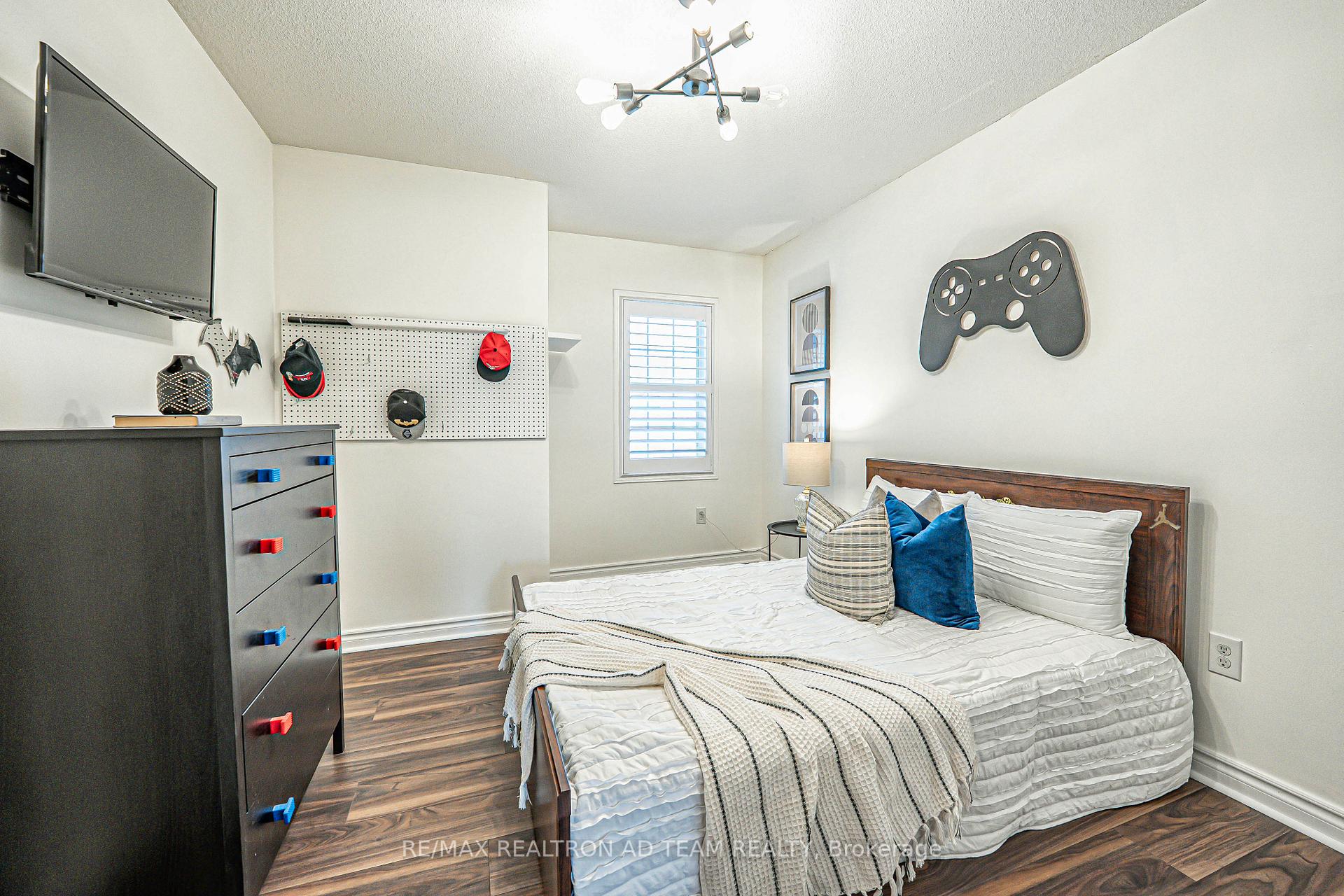 Photo 24 of 21 Pendrill Way, Ajax, Central East — HOMEH