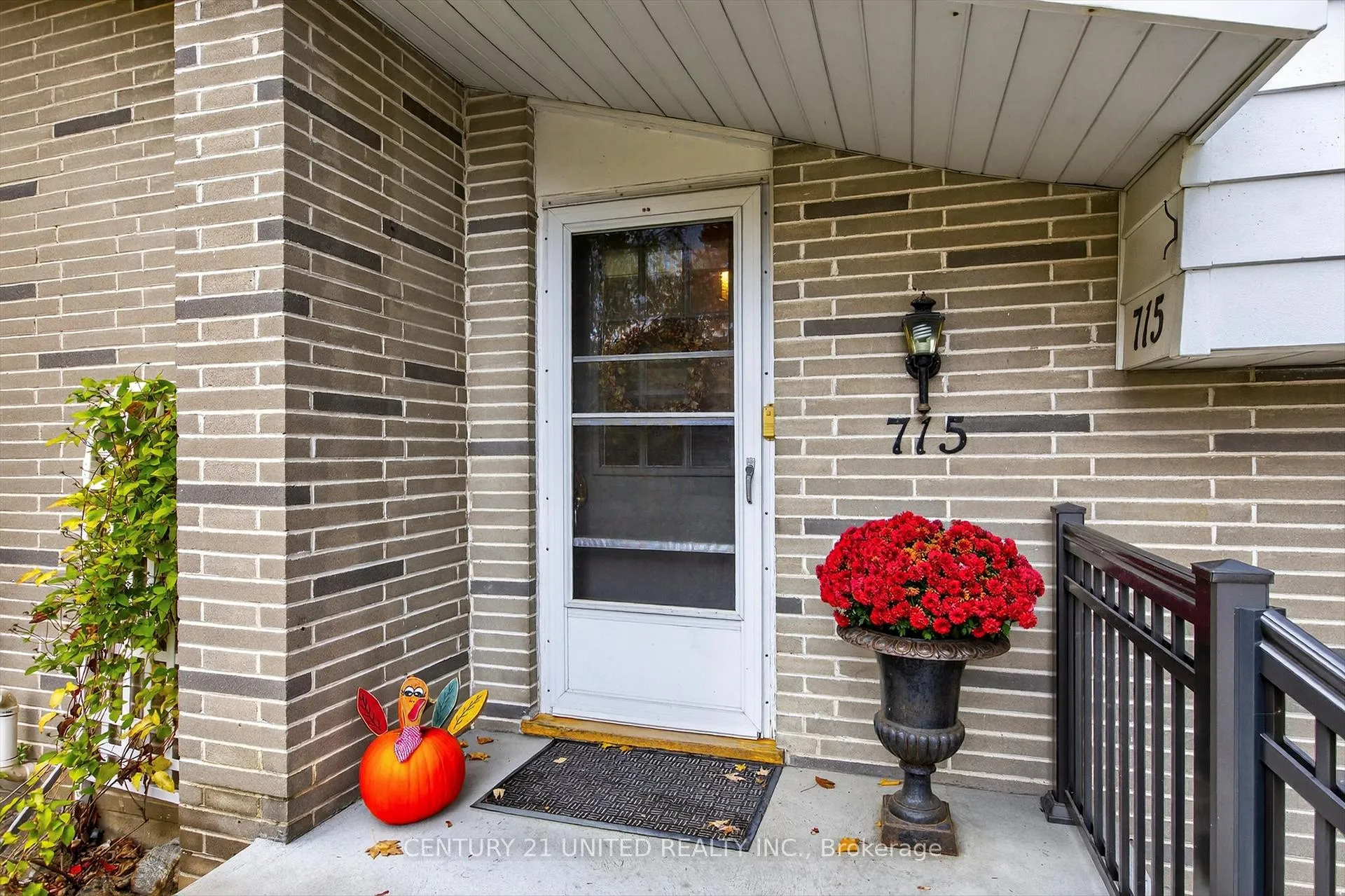 Photo 3 of 715 Stannor Drive, Peterborough, Town Ward 3 — HOMEH