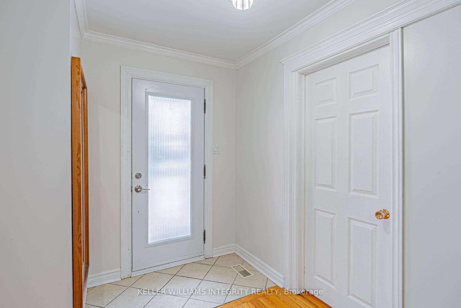 Photo 4 of 1317 Prestone Drive, Ottawa, Bilberry Creek/Queenswood Heights — HOMEH