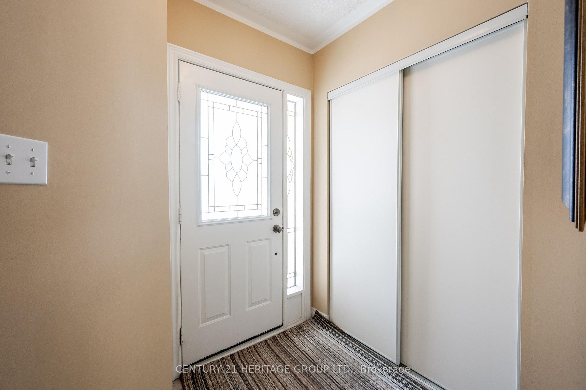 Photo 2 of 73 Solway Avenue, Vaughan, Maple — HOMEH