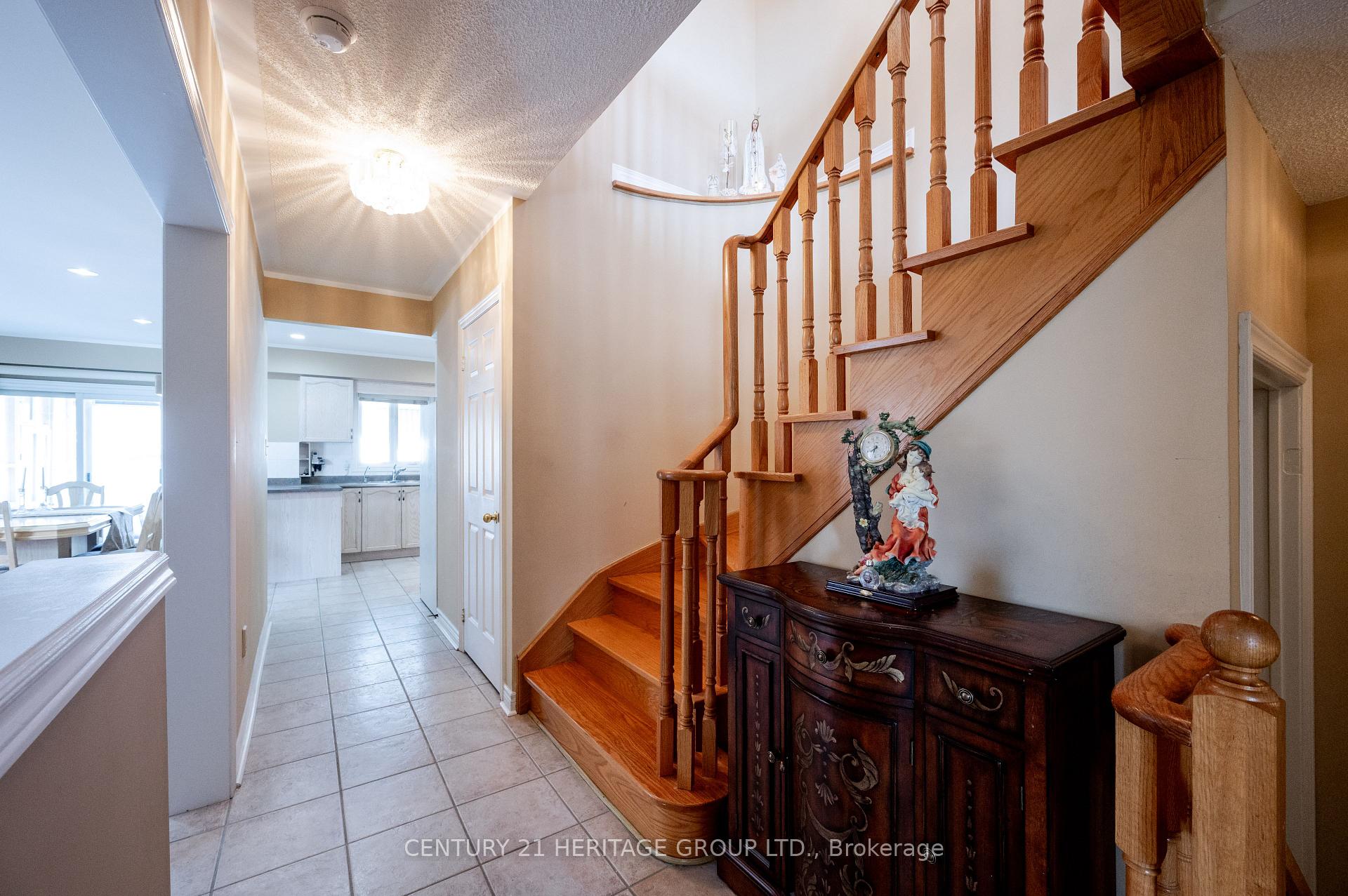 Photo 4 of 73 Solway Avenue, Vaughan, Maple — HOMEH
