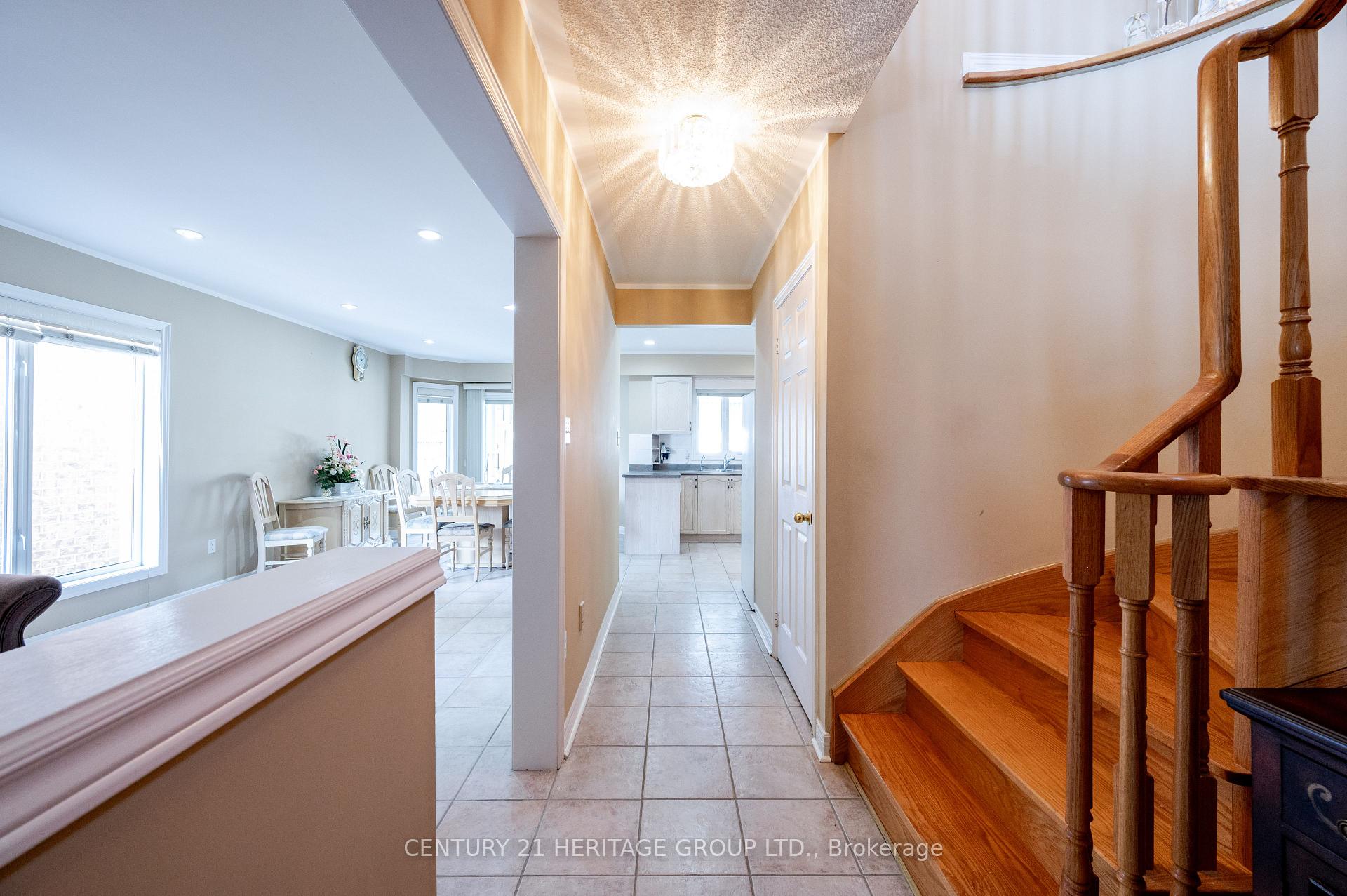 Photo 5 of 73 Solway Avenue, Vaughan, Maple — HOMEH