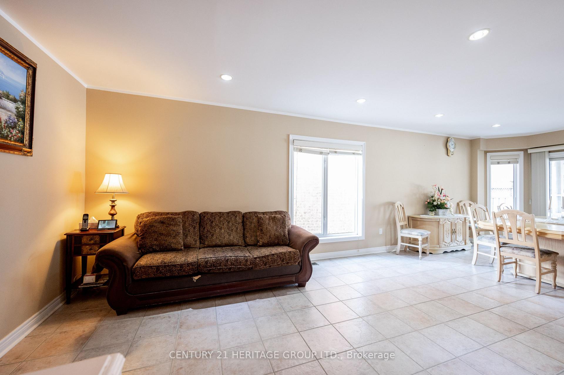 Photo 6 of 73 Solway Avenue, Vaughan, Maple — HOMEH