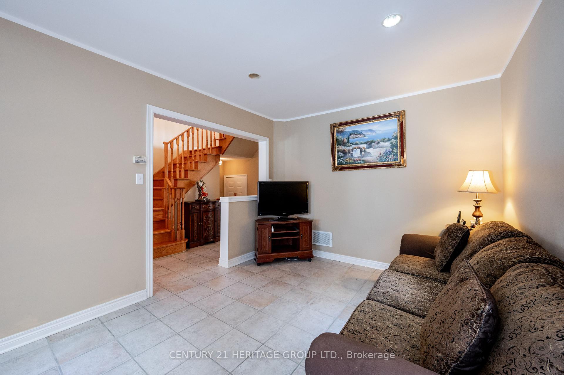 Photo 7 of 73 Solway Avenue, Vaughan, Maple — HOMEH