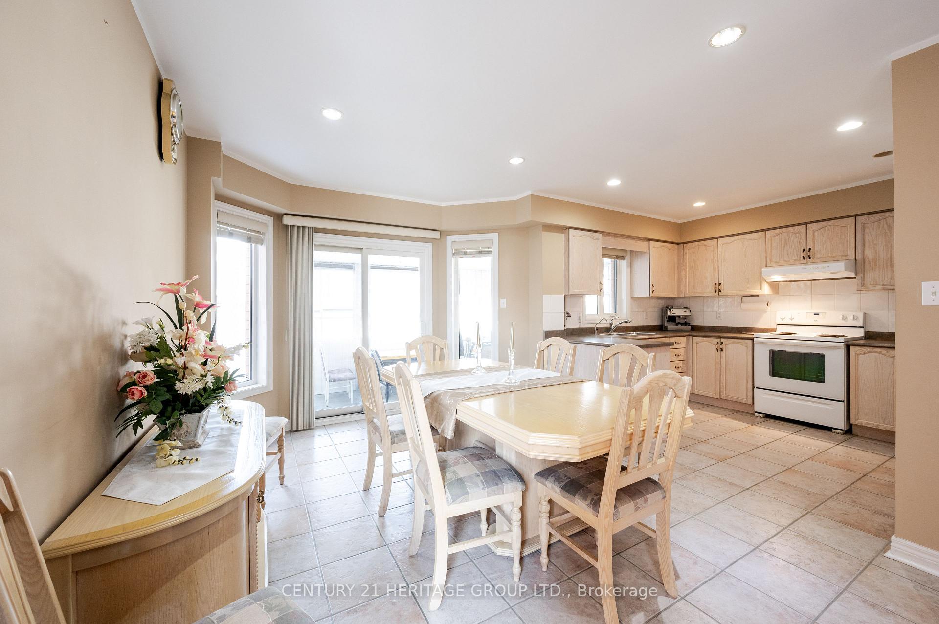 Photo 9 of 73 Solway Avenue, Vaughan, Maple — HOMEH