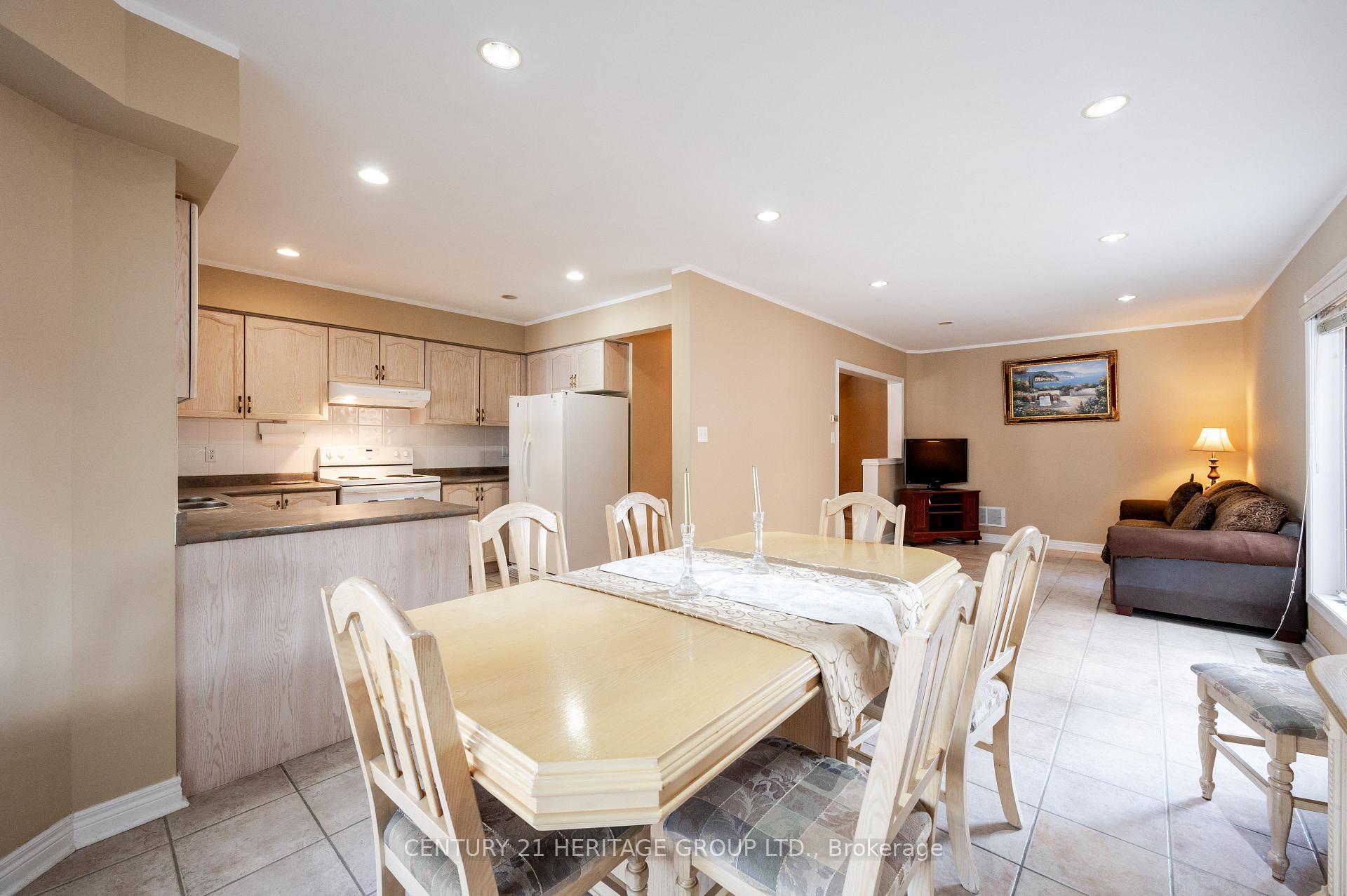 Photo 10 of 73 Solway Avenue, Vaughan, Maple — HOMEH