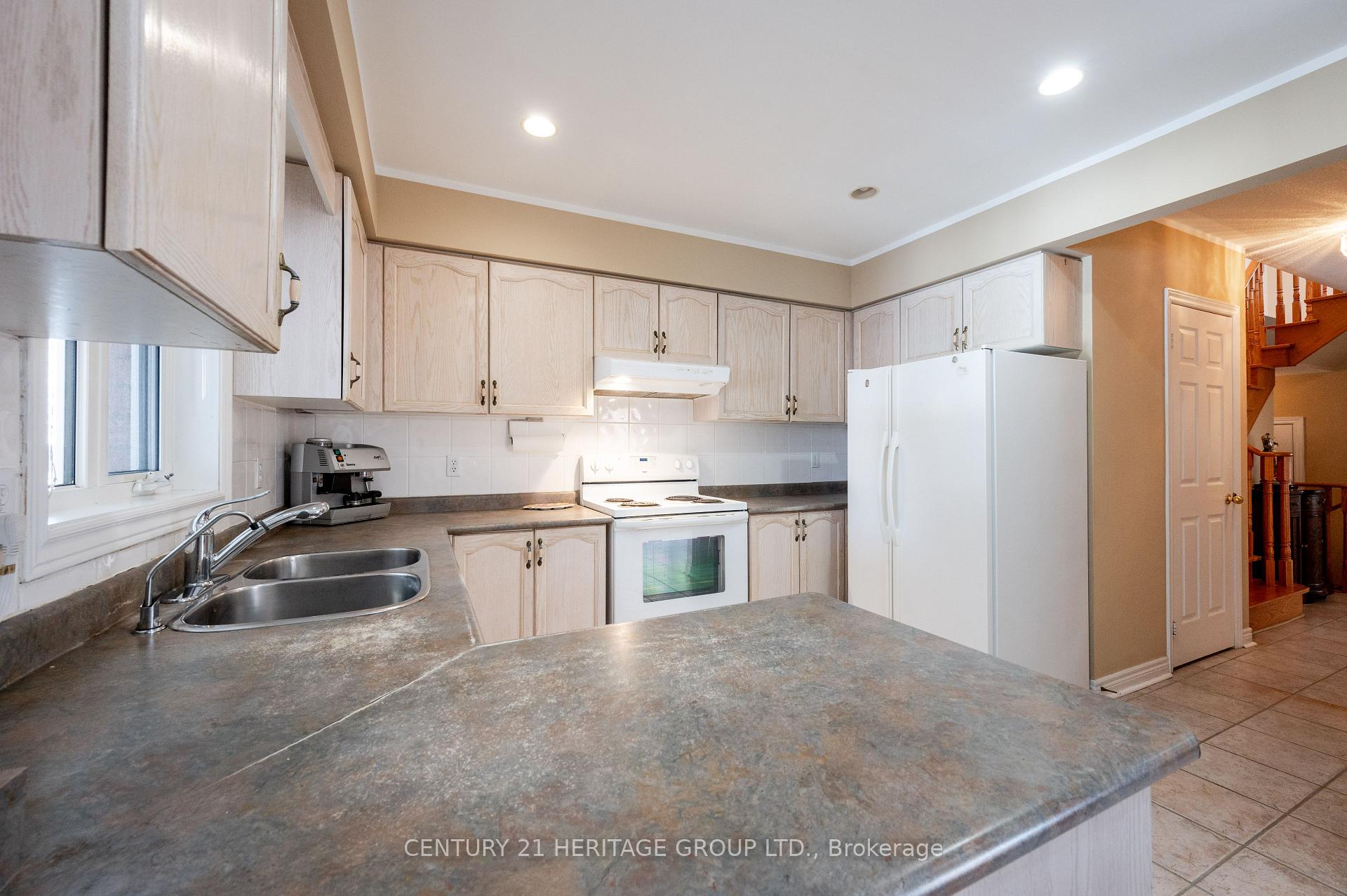 Photo 11 of 73 Solway Avenue, Vaughan, Maple — HOMEH