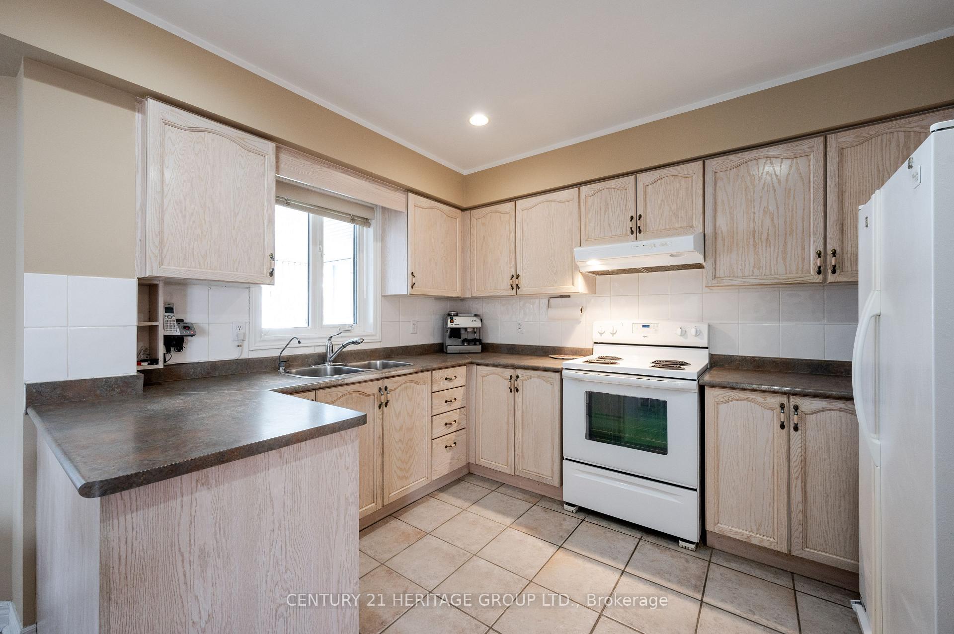 Photo 13 of 73 Solway Avenue, Vaughan, Maple — HOMEH