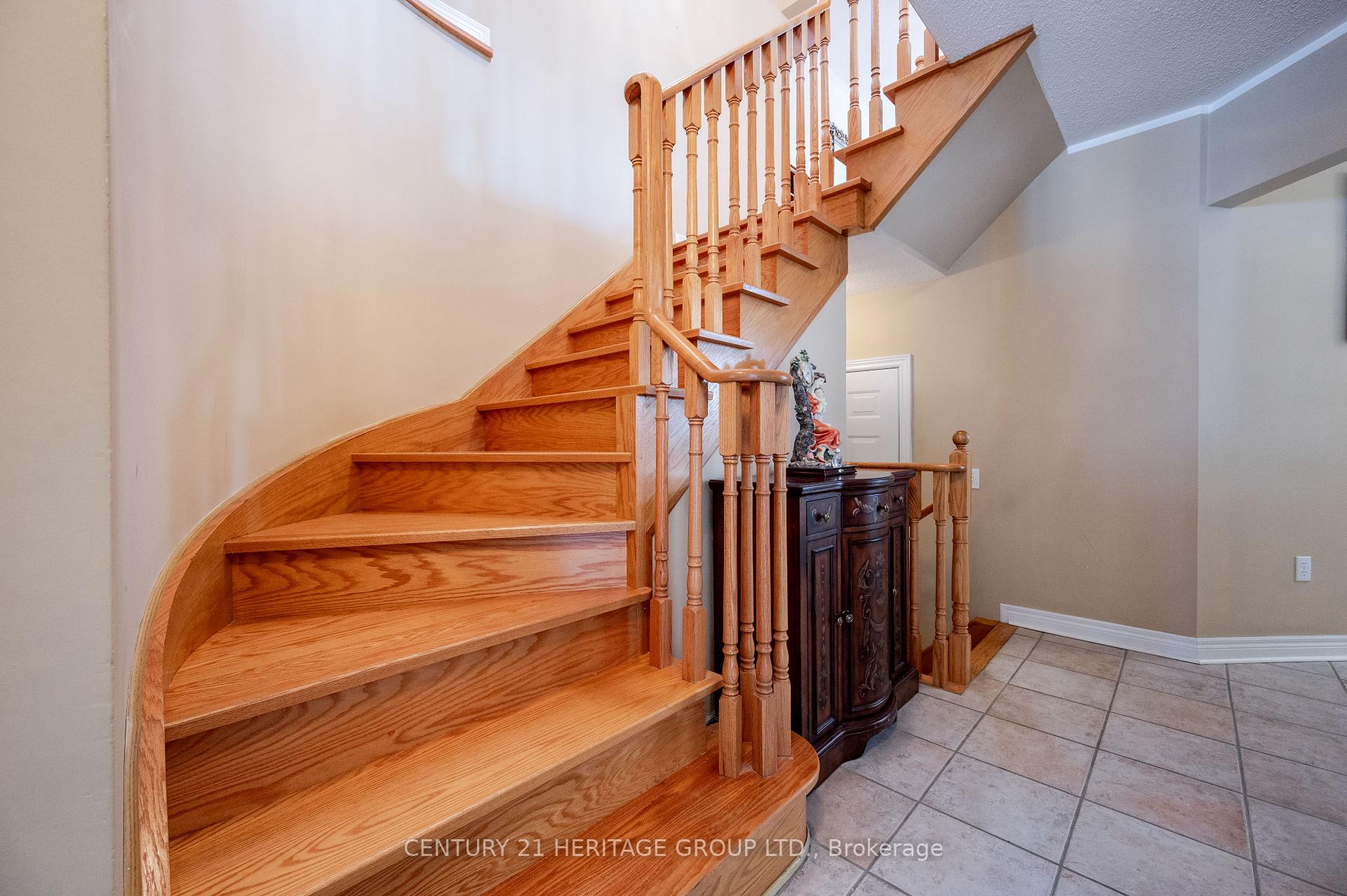 Photo 18 of 73 Solway Avenue, Vaughan, Maple — HOMEH