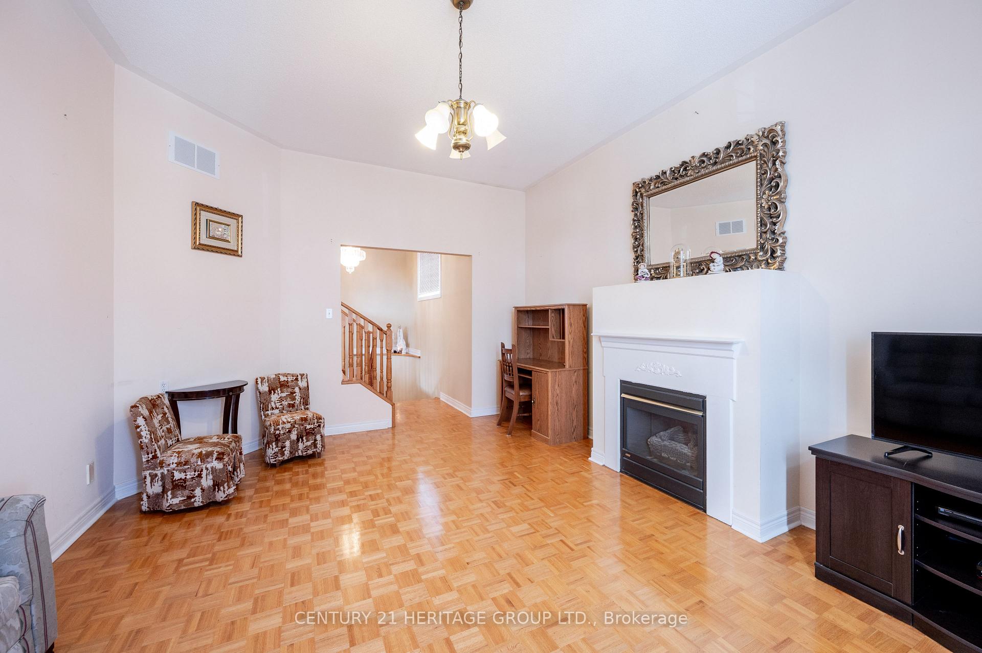 Photo 21 of 73 Solway Avenue, Vaughan, Maple — HOMEH