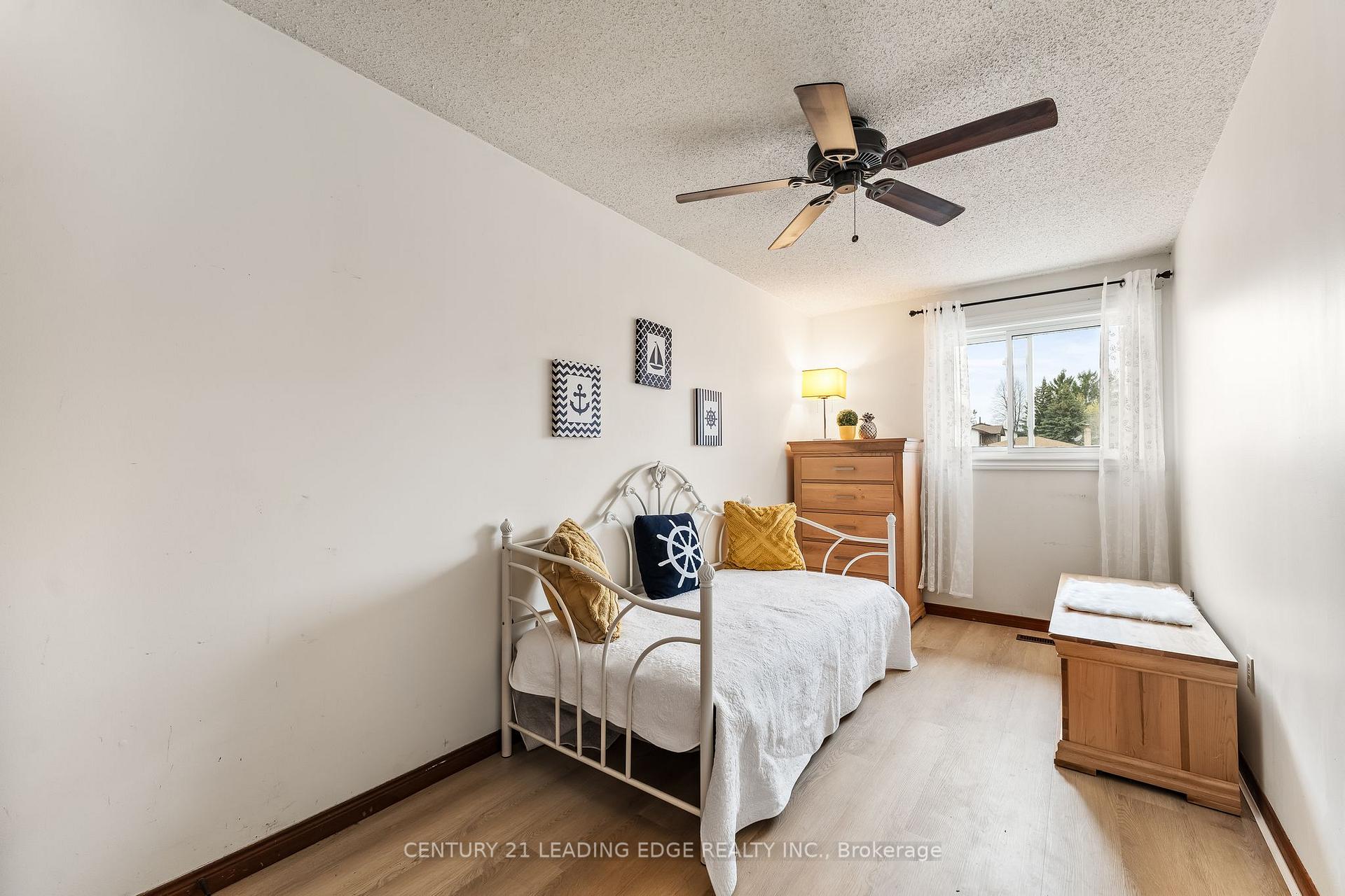 Photo 4 of 840 William Booth Crescent, Oshawa, Centennial — HOMEH