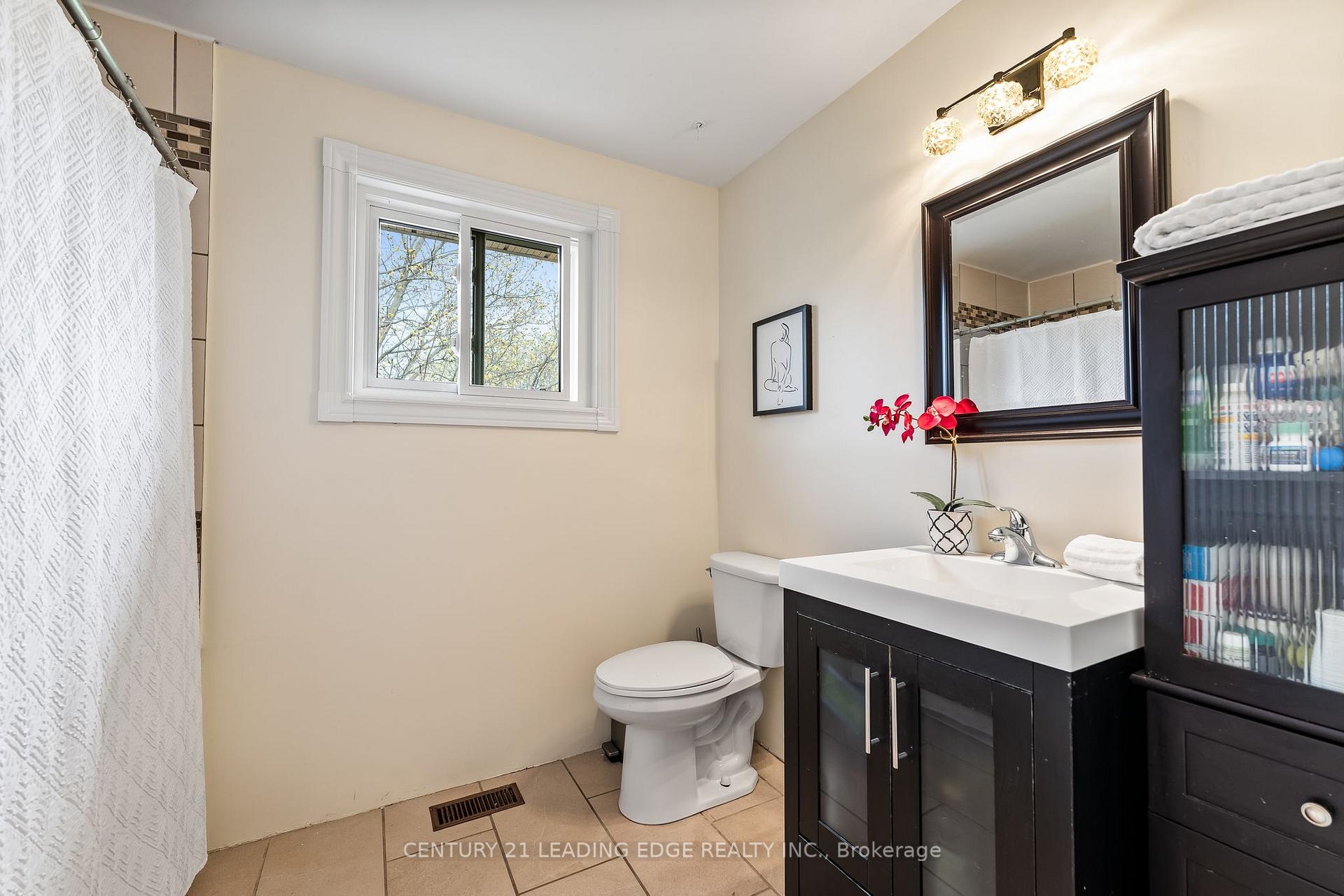 Photo 8 of 840 William Booth Crescent, Oshawa, Centennial — HOMEH
