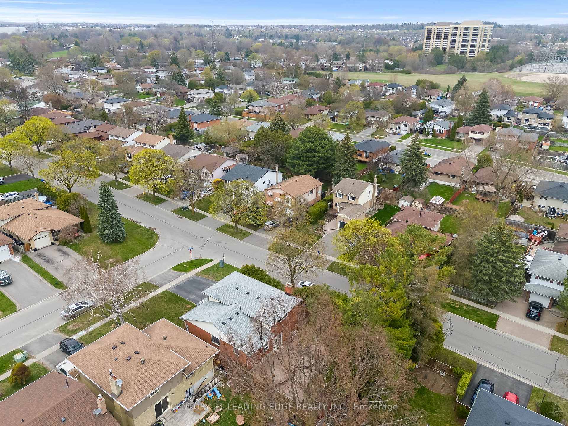 Photo 27 of 840 William Booth Crescent, Oshawa, Centennial — HOMEH