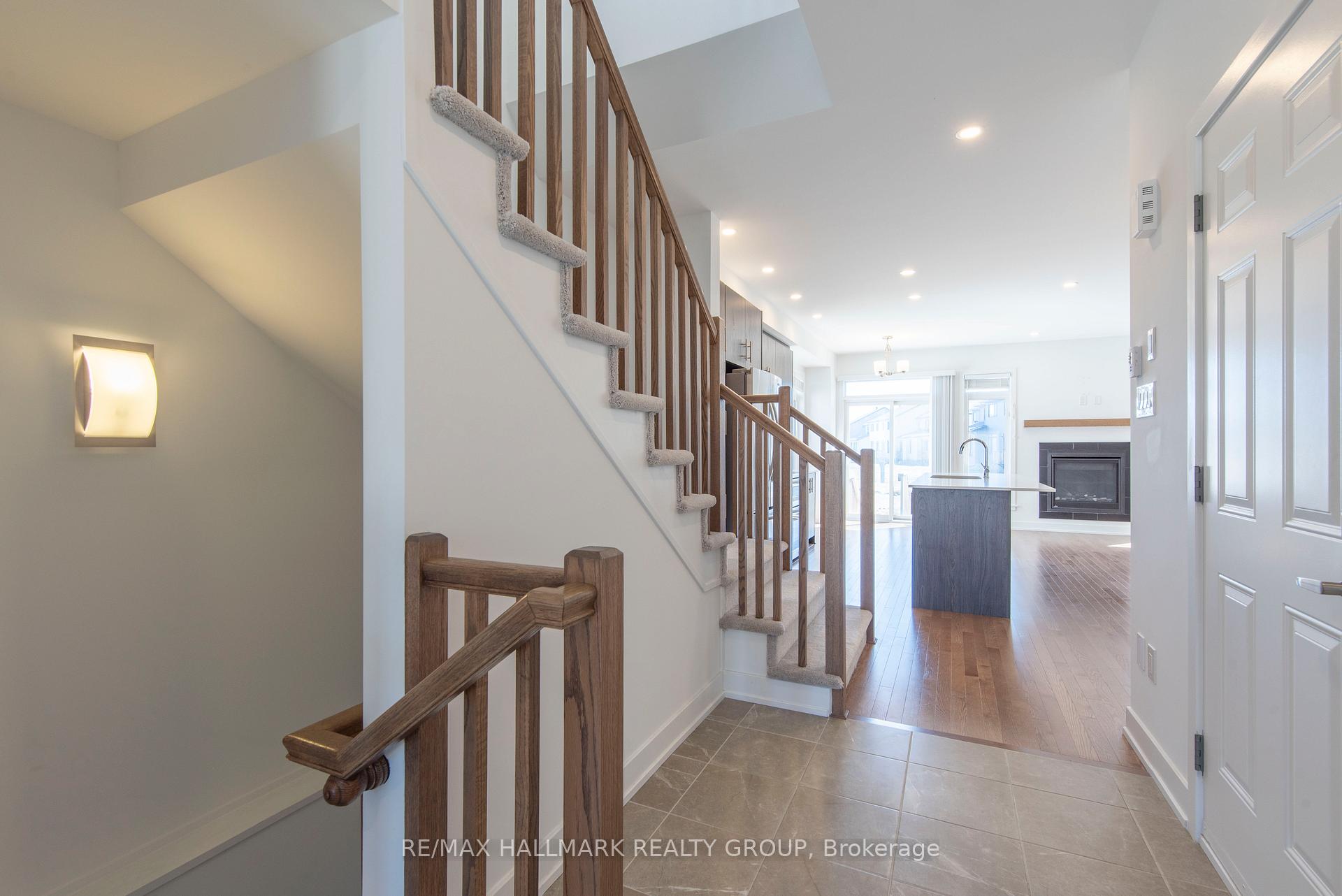 Photo 5 of 853 Solarium Avenue, Ottawa, Riverside South/Gloucester Glen — HOMEH