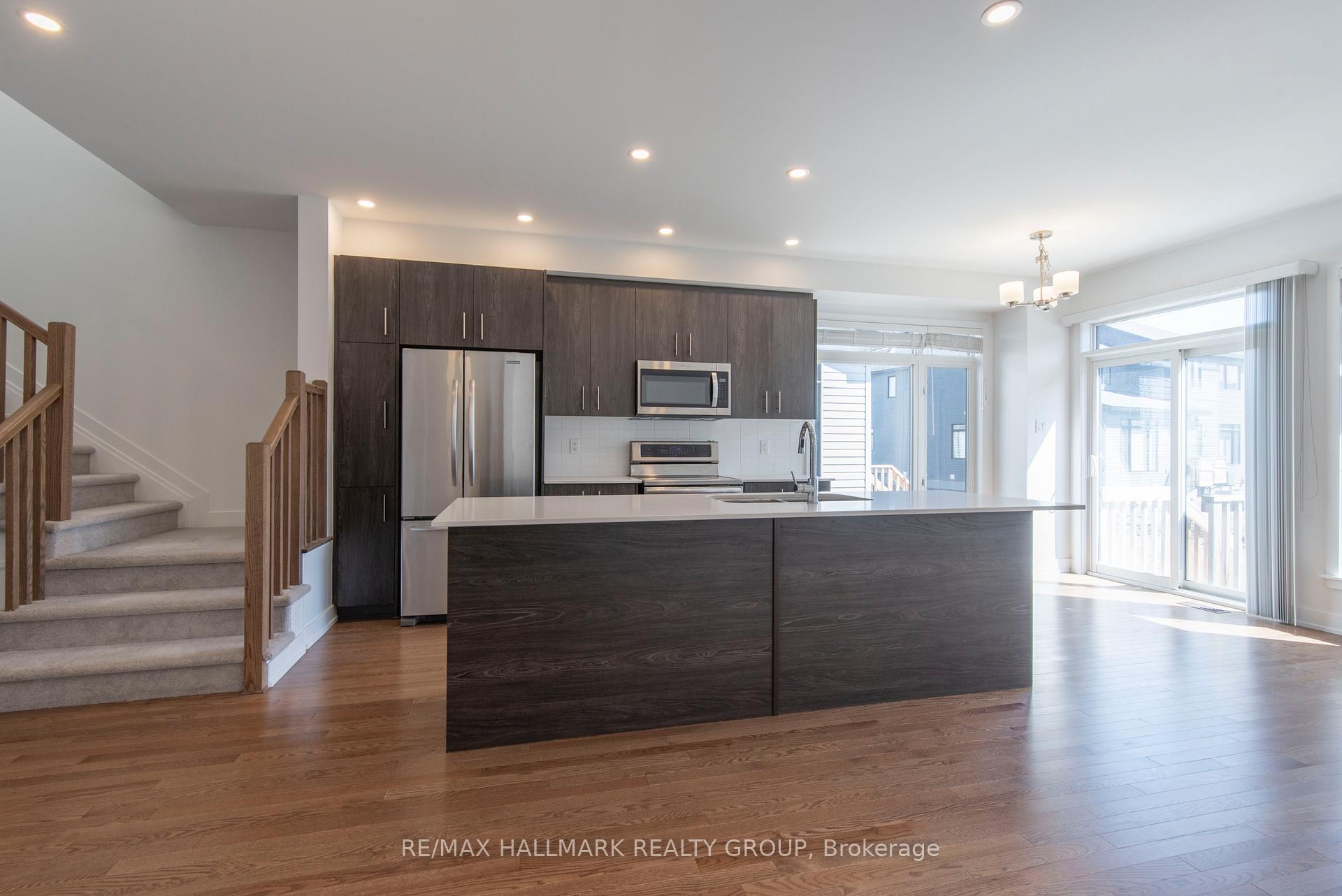 Photo 6 of 853 Solarium Avenue, Ottawa, Riverside South/Gloucester Glen — HOMEH