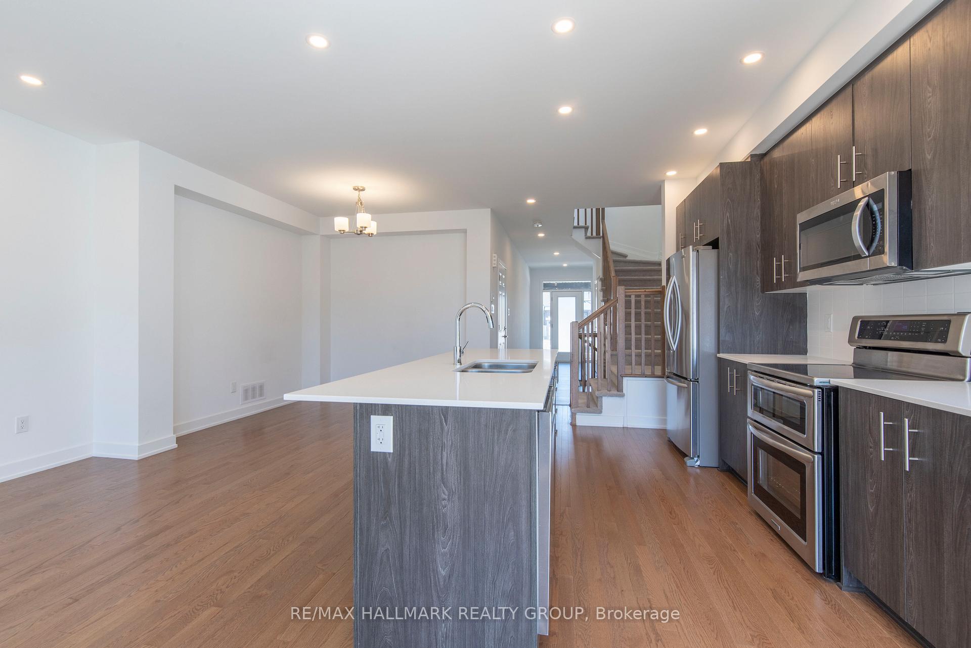 Photo 9 of 853 Solarium Avenue, Ottawa, Riverside South/Gloucester Glen — HOMEH
