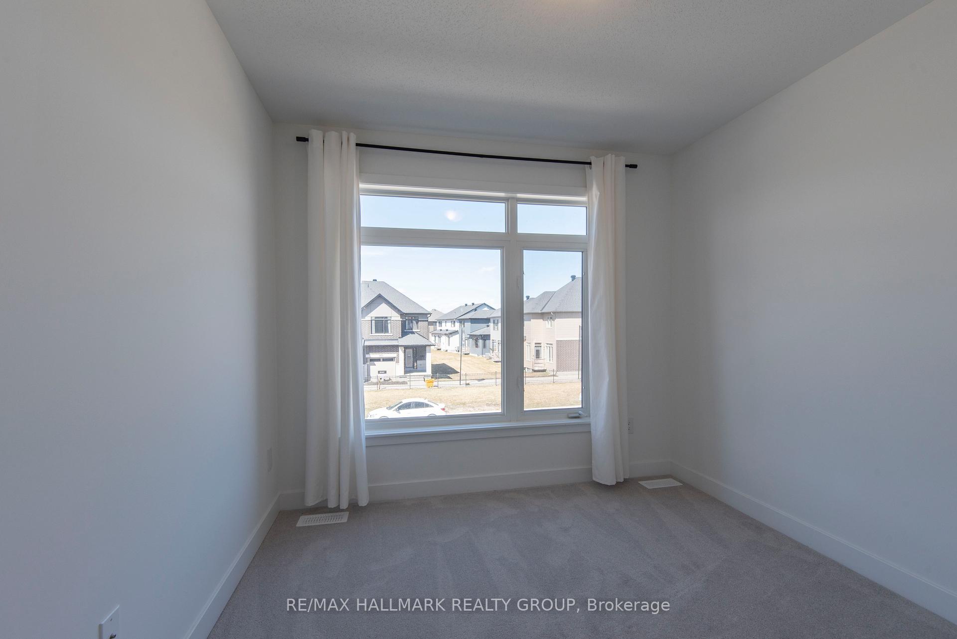 Photo 14 of 853 Solarium Avenue, Ottawa, Riverside South/Gloucester Glen — HOMEH