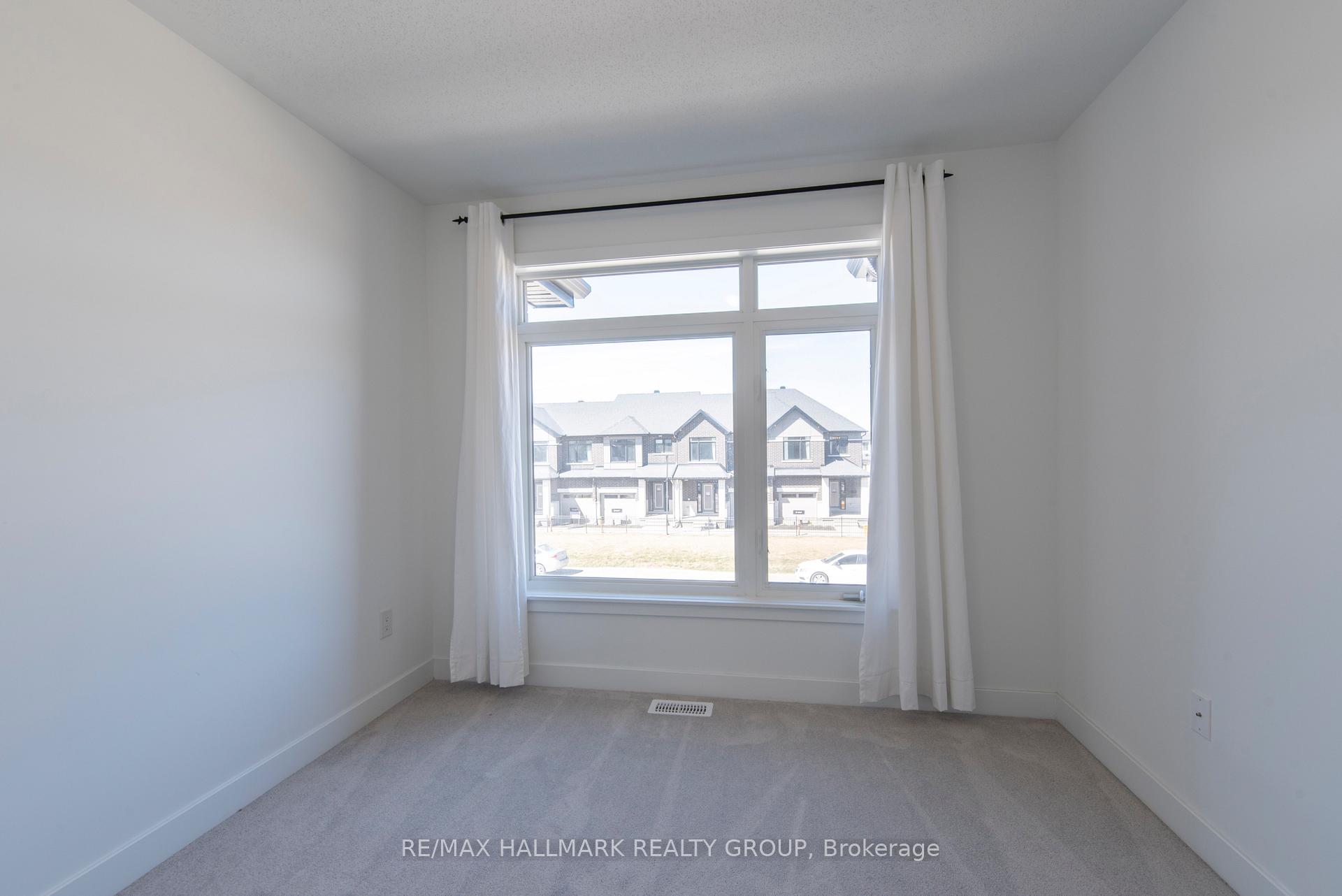 Photo 15 of 853 Solarium Avenue, Ottawa, Riverside South/Gloucester Glen — HOMEH