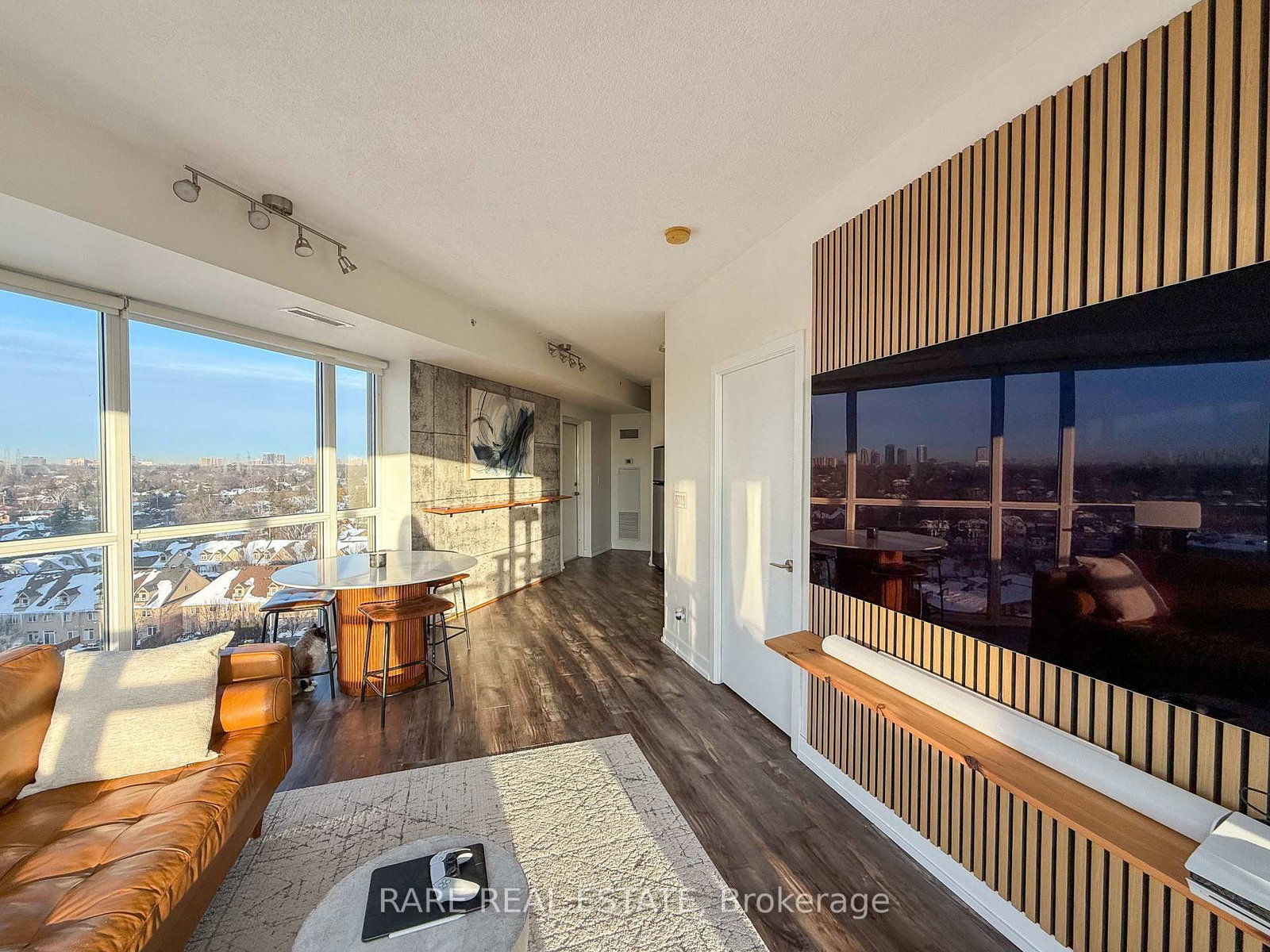 Photo 3 of Unit 1009, 5101 Dundas St W, Etobicoke, Islington-City Centre West — HOMEH