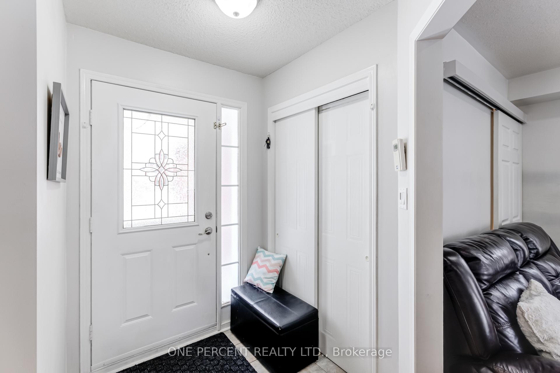Photo 2 of 1624 Canadore Crescent, Oshawa, Samac — HOMEH